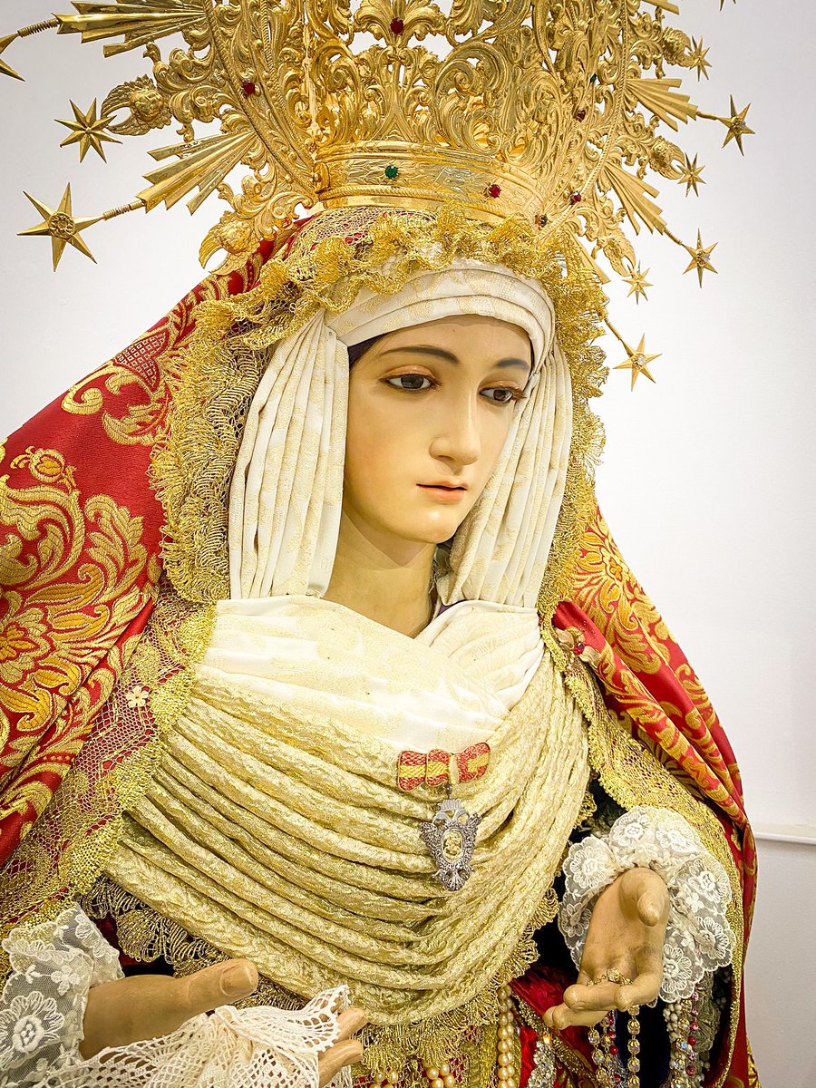 GranPoderyAmarg's tweet photo. Así luce Maria Stma. de la Amargura para la festividad de la Asunción de la Virgen.
La madre de Dios siempre Virgen María, cumplido el curso de su vida terrestre, fue asunta en cuerpo y alma a la gloria celestial.
María Asunta al Cielo.

#GranPoderyAmargura
#CofradiasVM https://t.co/BcRnoYcGuG