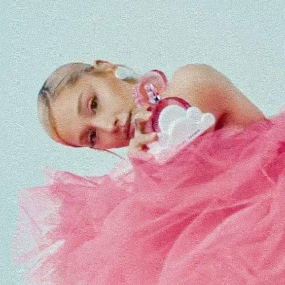 AG7Source's tweet photo. ariana grande
then ➡️ now https://t.co/yf0zn5JGIO