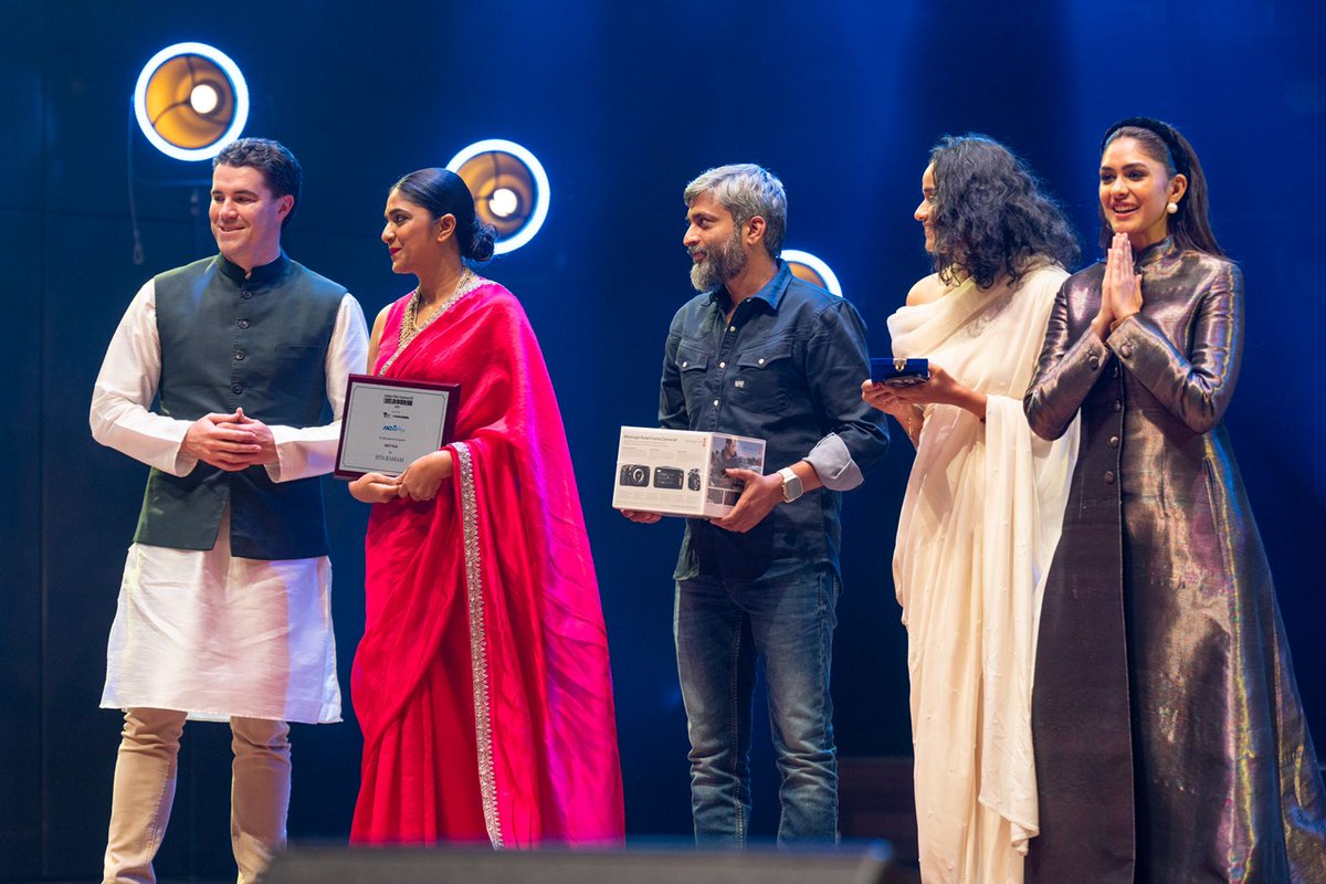 rameshlaus's tweet photo. #SitaRamam emerges triumphant as the ‘Best Film’ at @IFFMelb. 💕✨

#SitaRamamAtIFFM2023 #IFFM2023 

@dulQuer @MissThakurani @iamRashmika @iSumanth @hanurpudi @Composer_Vishal @AshwiniDuttCh @VyjayanthiFilms @SwapnaCinema @SonyMusicSouth https://t.co/HNRsLa7HaE