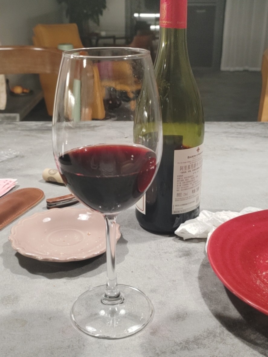 alerixel's tweet image. Close your eyes and brew the good mood of the day into a glass of fine wine.🌝🌝🌝