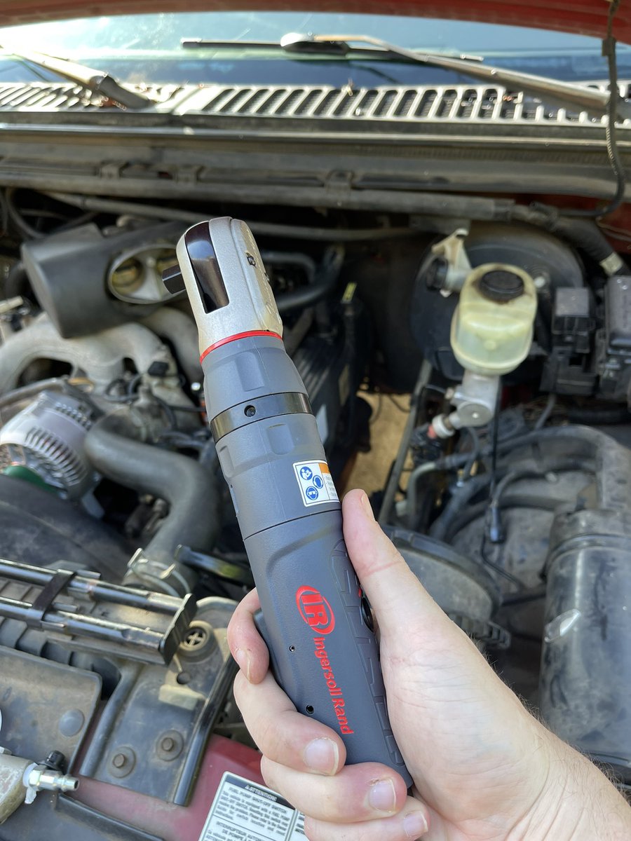 thuhkang's tweet image. 🚗  Things are about to get rachet 🥁 

#dadjokes @ingersollrand #mechanichumor #SundayFunday