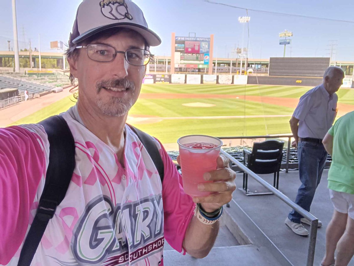 Had a blast at the game with the cutest members of the crew in attendance yesterday! And Paulie threw out the 1st pitch!  <a href="/AA_Baseball/">American Association</a> <a href="/railcats/">Gary SouthShore RailCats</a> <a href="/KCCougars/">Kane County Cougars</a>