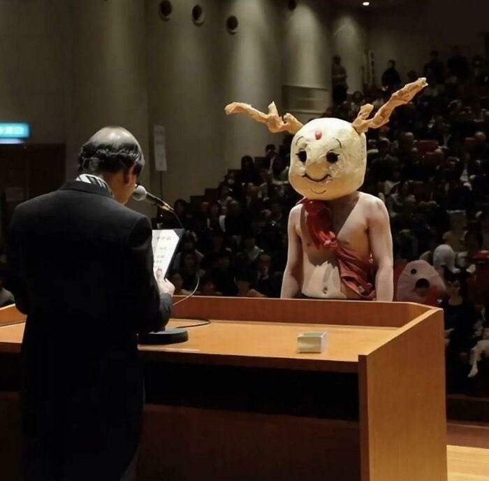 sciencegirl's tweet photo. Kyoto University allows students to wear anything they want for graduation https://t.co/ssDVMARlIk