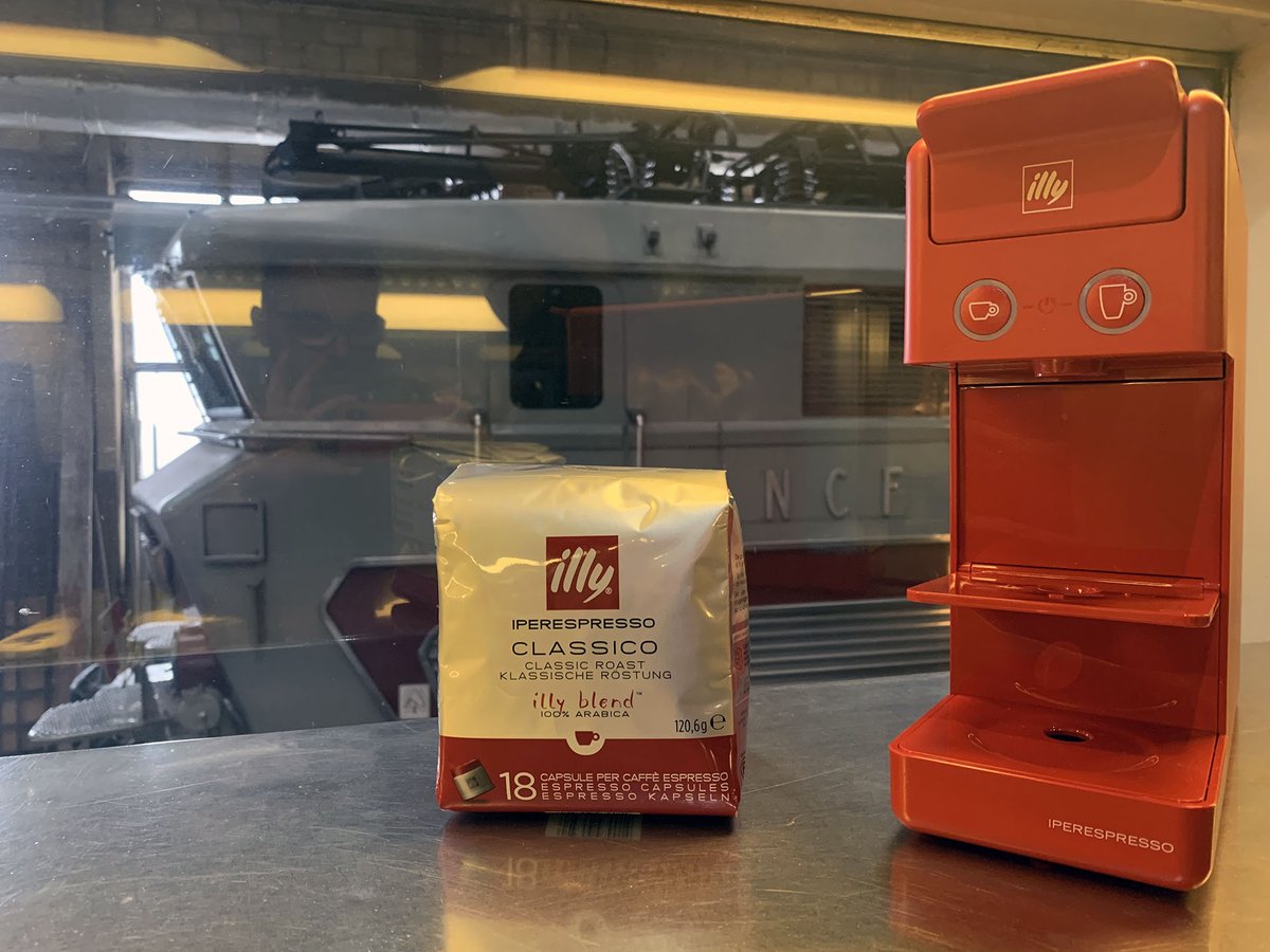 mfpn_trains's tweet photo. Hier à l'atelier : préparation des voitures #DEV #inox pour les prochains voyages !
Réglage de la sono + nouvelles machines à café ☕ à la voiture bar.
Les pièces de la #231K8 🚂sont rangées pour les travaux. #patrimoine
Retrouvez-nous le 9 septembre sur le Direct le Tréport🌊 https://t.co/NLZPnFuoUc