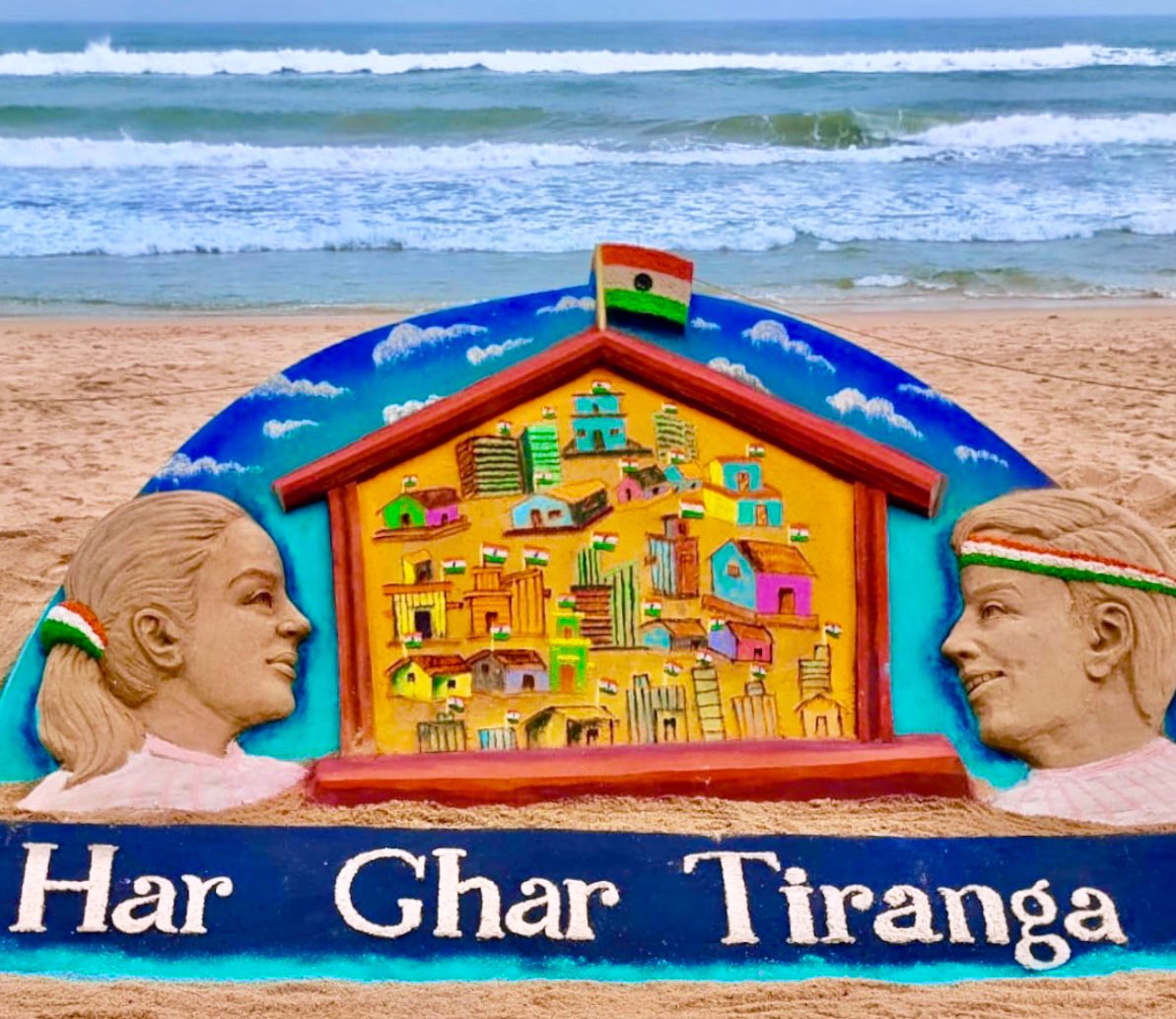 On the call of Hon’ble PM Shri @narendramodi Ji on , #HarGharTiranga  campaign reached every corner of the nation. 
My students has created SandArt at Puri beach in Odisha.
#AmritMahotsav #CultureUnitesAll
