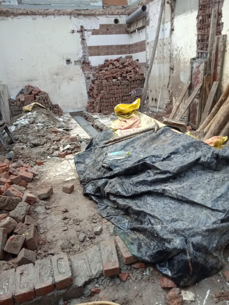 modikedeewane11's tweet photo. Unauthorised encroachment on government land by occupiers/builders by building janta flat with no Naksha may risk to life for neighbours in future plz do needful action
Flat No. G-6/308-312 and G-5/120 Sect-16 Rohini Delhi
@dcrohinizone @MCD_Delhi @DPCC_pollution @dcprohinidelhi https://t.co/aa5BiIKKcw