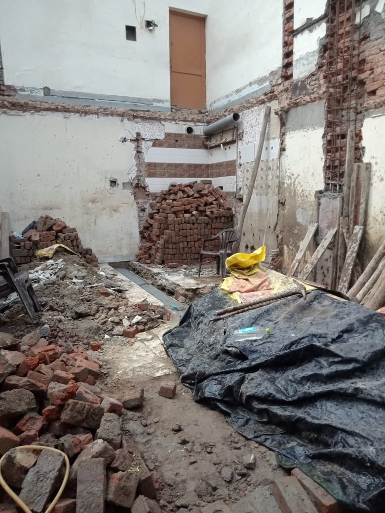 modikedeewane11's tweet photo. Unauthorised encroachment on government land by occupiers/builders by building janta flat with no Naksha may risk to life for neighbours in future plz do needful action
Flat No. G-6/308-312 and G-5/120 Sect-16 Rohini Delhi
@dcrohinizone @MCD_Delhi @DPCC_pollution @dcprohinidelhi https://t.co/aa5BiIKKcw