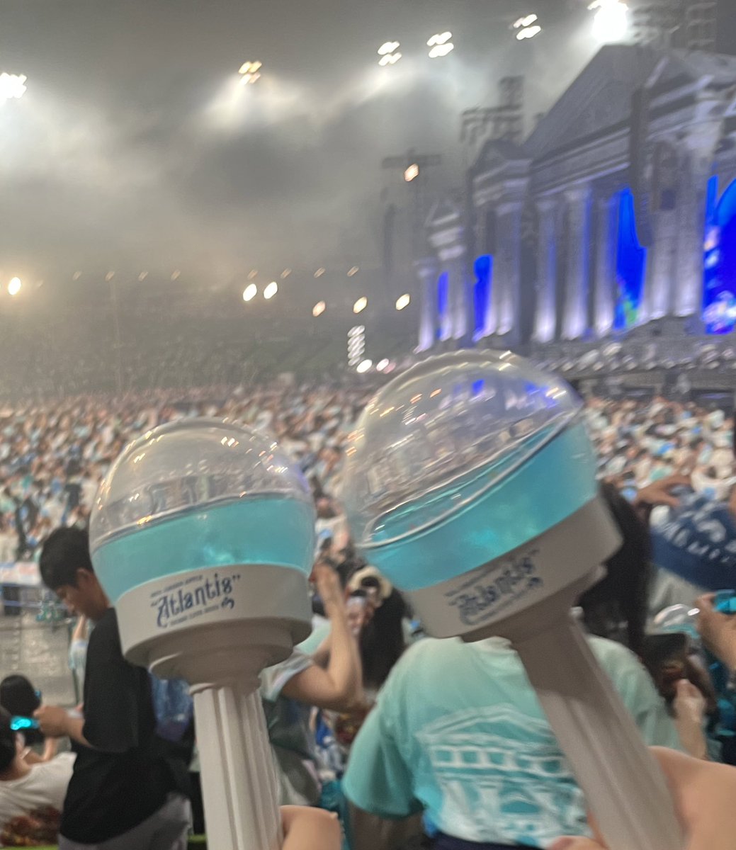 knringo01's tweet photo. 2日目もほんとに最高でした。若井が泣きそうになっててあたいも泣いた
#DOMELIVE_Atlantis https://t.co/SAADEoTwae