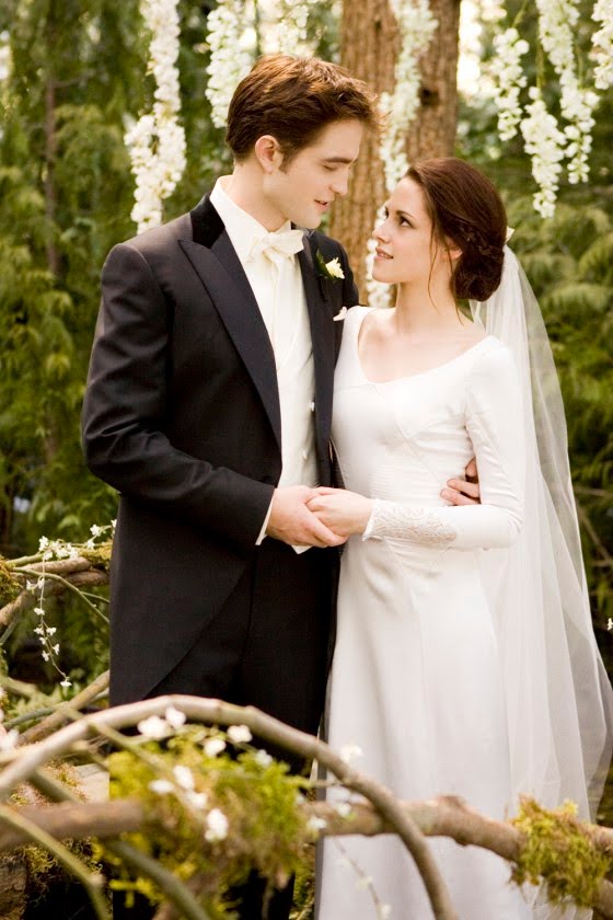 Happy 17th Wedding Anniversary, Edward and Bella Cullen. (August 13, 2006)