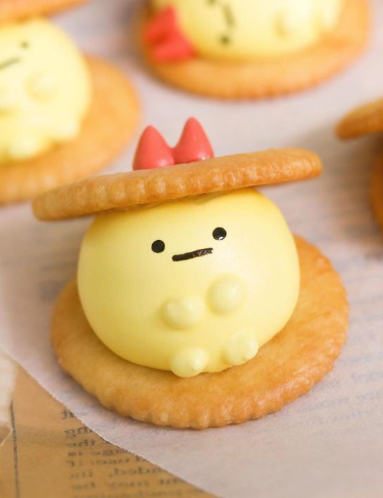 daily_dolce's tweet photo. Meringue cookie sandwiches made by kait.chen 💛 https://t.co/uoZxQvkuve