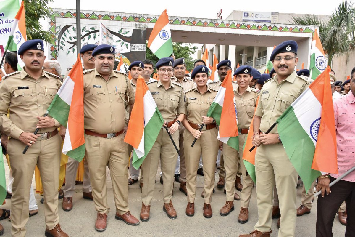 TIRANGA = A symbol of India’s unity, freedom and pride. 🇮🇳 
#tirangayatra
#sabarkanthapolice