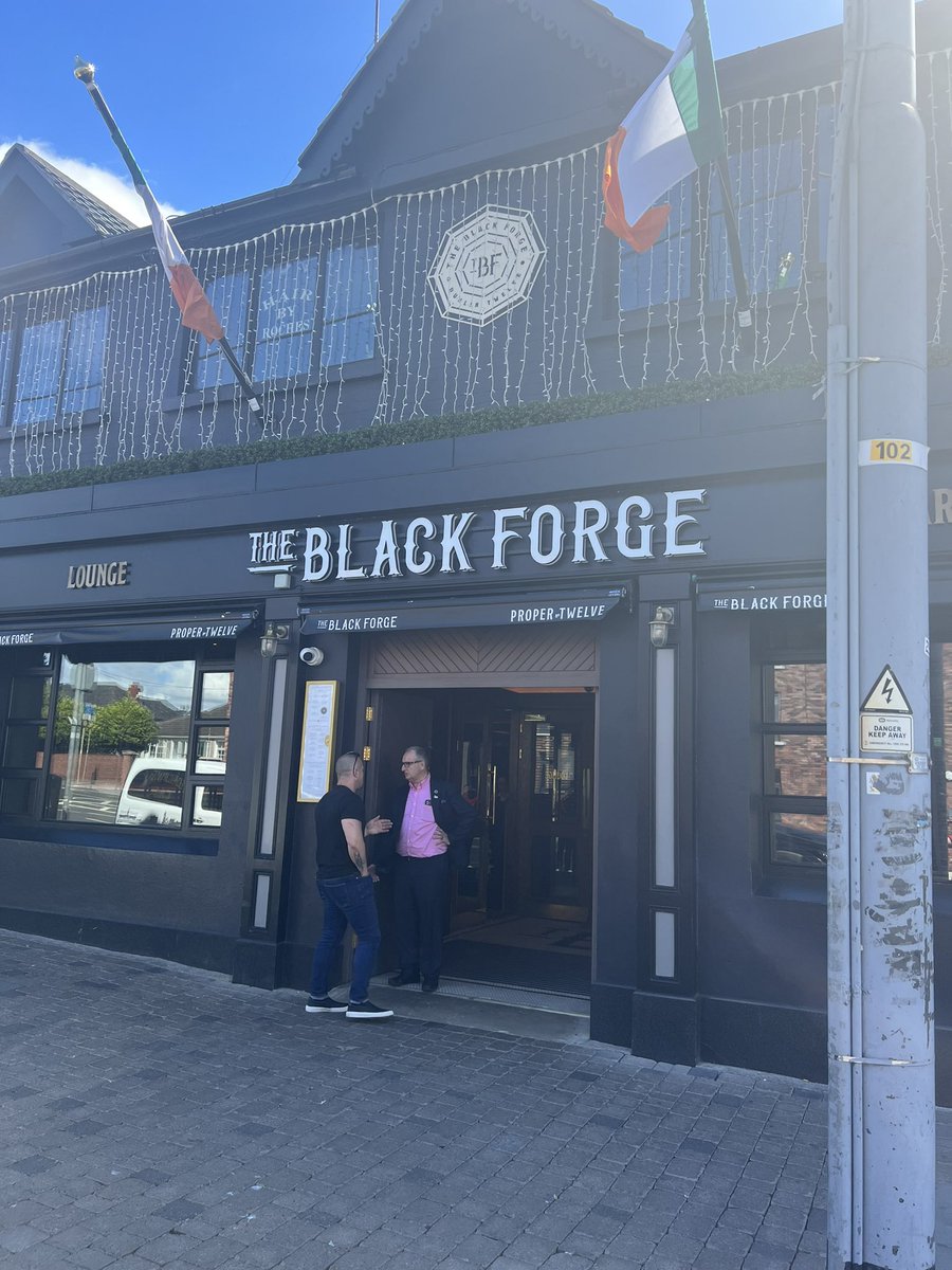 Gubber_'s tweet photo. @TheNotoriousMMA we have arrived my man YEAH 🙌🏼🇮🇪🙌🏼 https://t.co/l5EnX5Yhj5