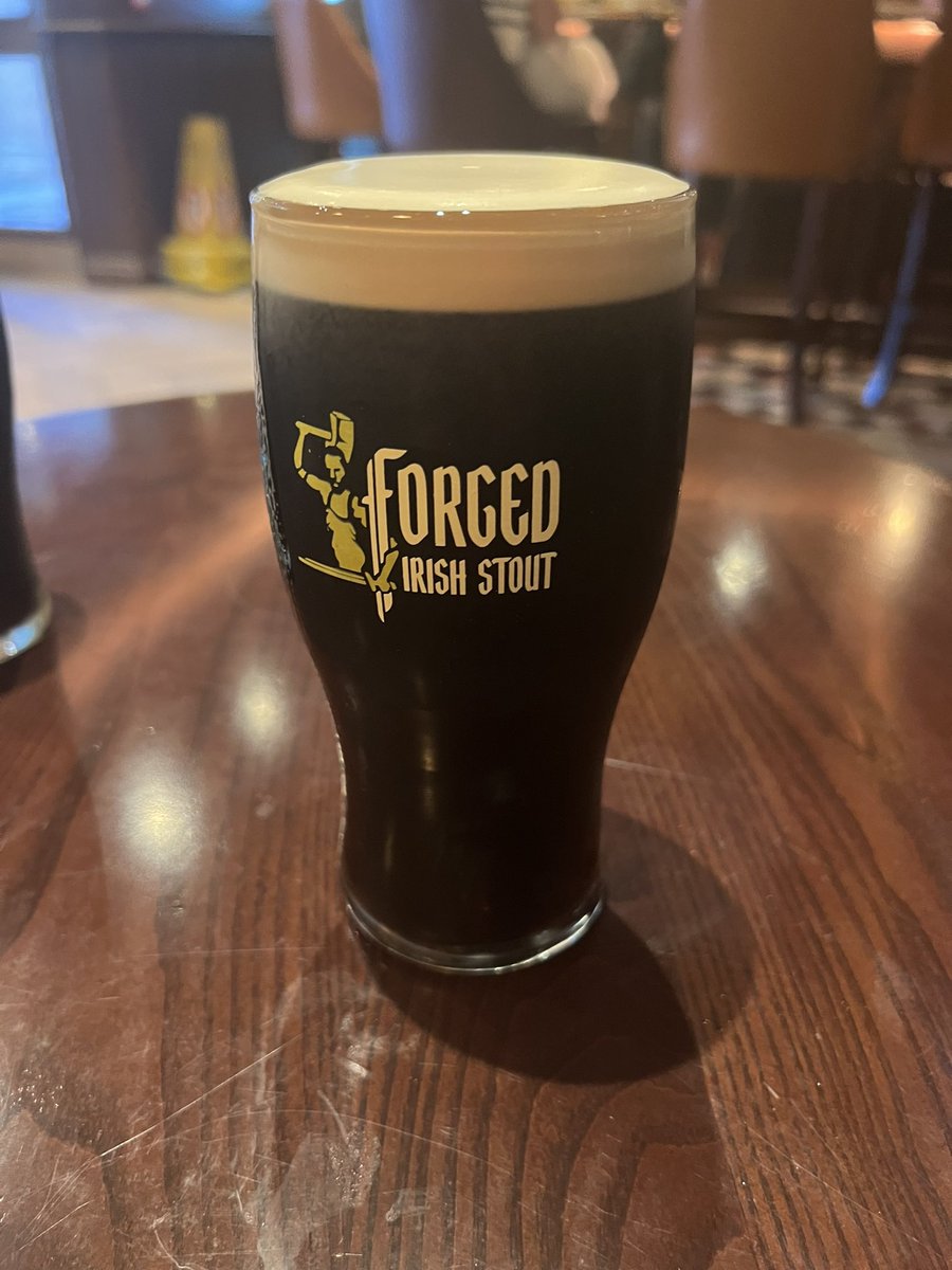 Gubber_'s tweet photo. @TheNotoriousMMA we have arrived my man YEAH 🙌🏼🇮🇪🙌🏼 https://t.co/l5EnX5Yhj5