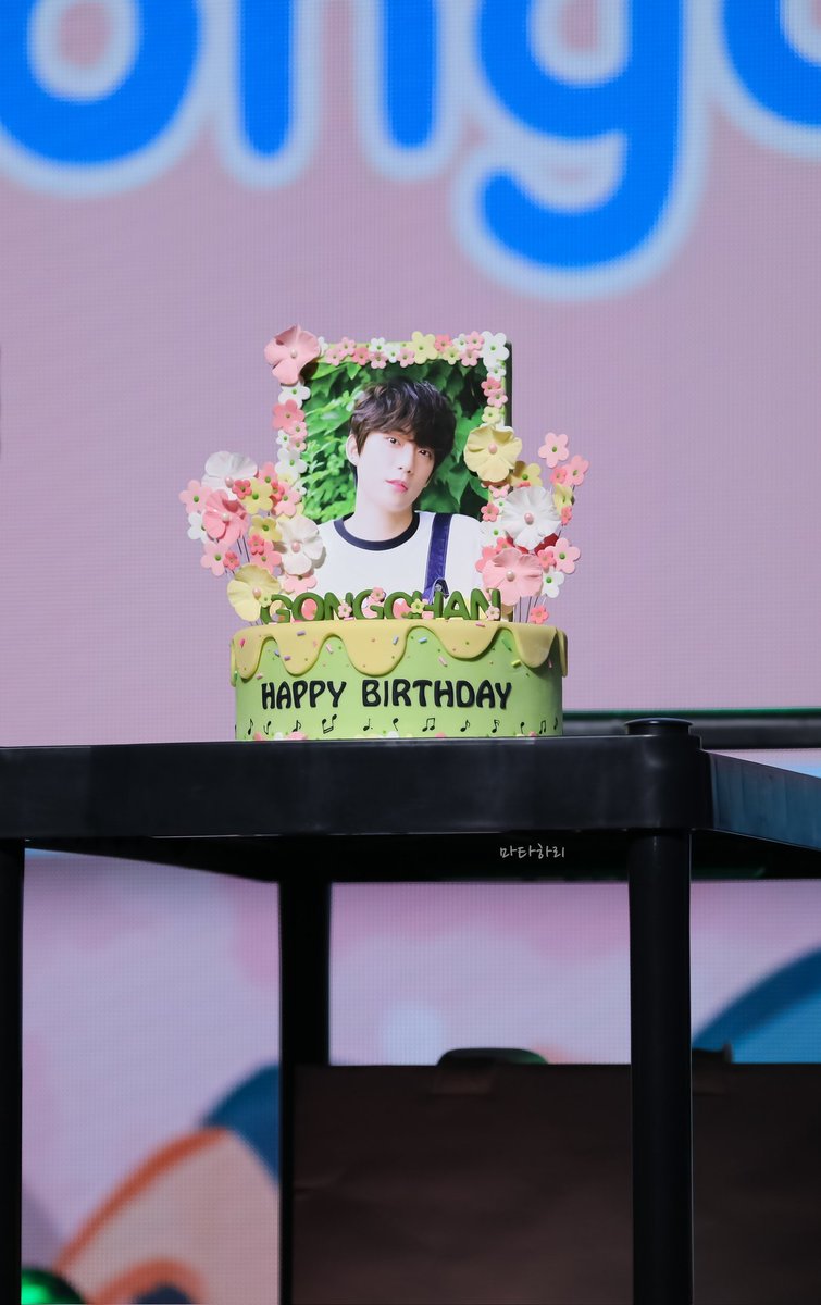 onlyonecnu1991's tweet photo. 🎀 해피메리베리 생일축하해 🎂

이렇게 축하할수 있는 것만으로도 
고맙고 감사하고 행복하네 
찬이덕에 하루하루 소중하게 
설레면서 행복하다고 전한다공

찬아 태어나줘서 고마워 🫶

#내생에가장빛나는순간_공찬 
#HAPPYGONGCHANDAY 
#공찬 #B1A4 https://t.co/YFsPQZAck9