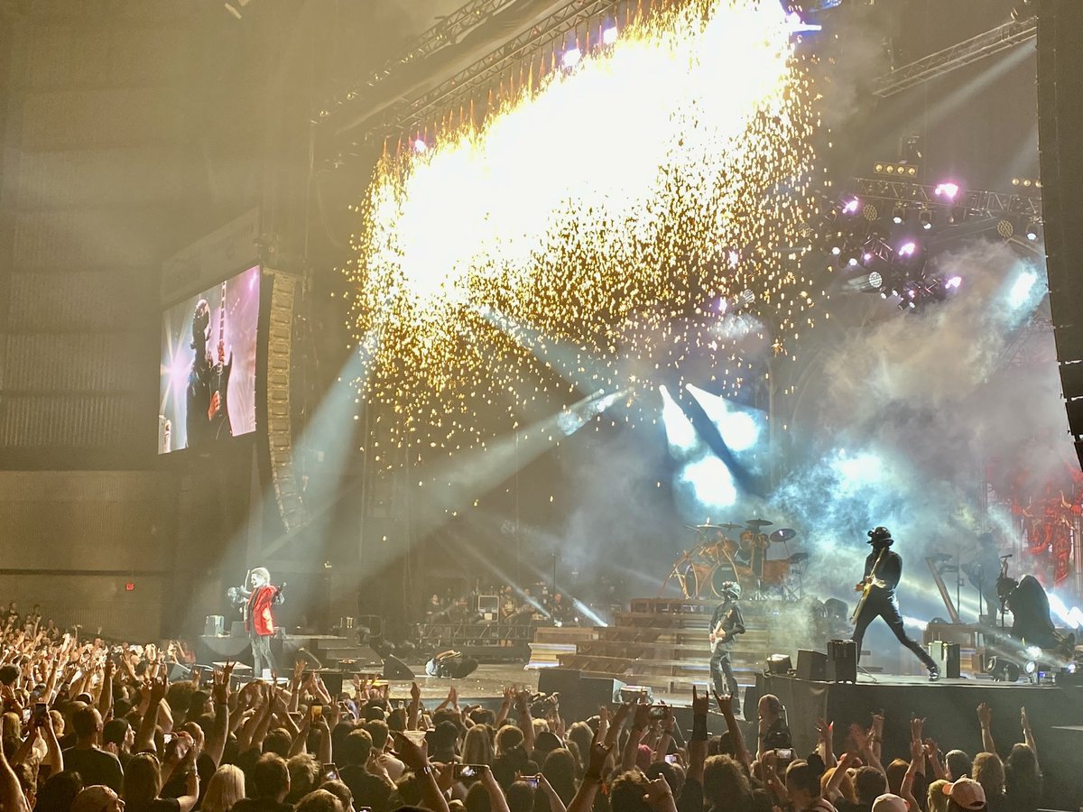 DougErlien's tweet photo. Amazing show by @thebandGHOST last night in Milwaukee! https://t.co/GMQdDReCbr