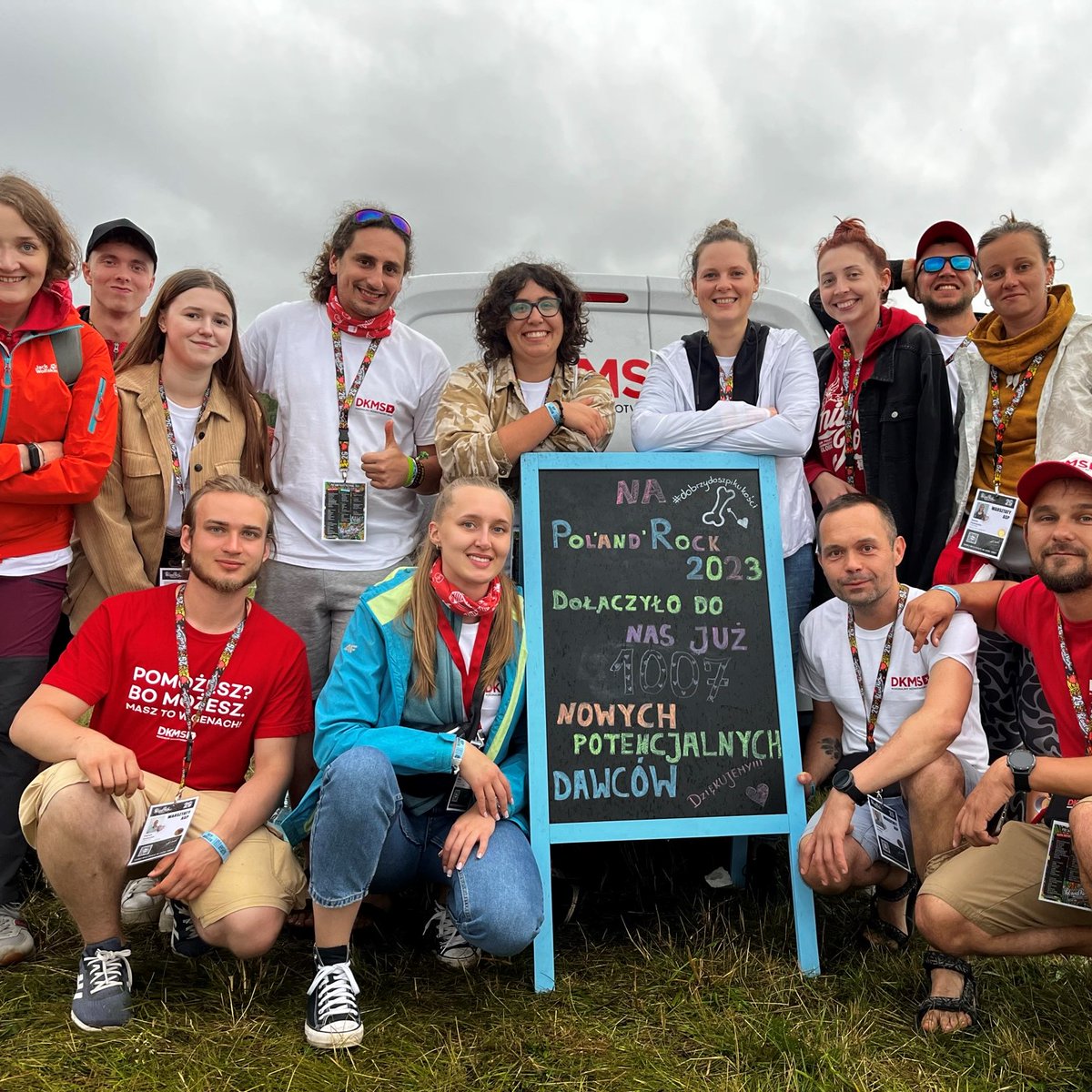 DKMS_pl's tweet photo. W dniach 2-5 sierpnia rejestrowaliśmy potencjalnych Dawców na @Polandrockfest i było MEGA!
Mega dużo uśmiechów, spotkań i… rejestracji! Aż 1007 osób dołączyło do naszej bazy ❤️ Dziękujemy @fundacjawosp, @polandrockfest, Wolontariuszom i wszystkim uczestnikom! #teamDKMS https://t.co/Y5qmtccXZZ