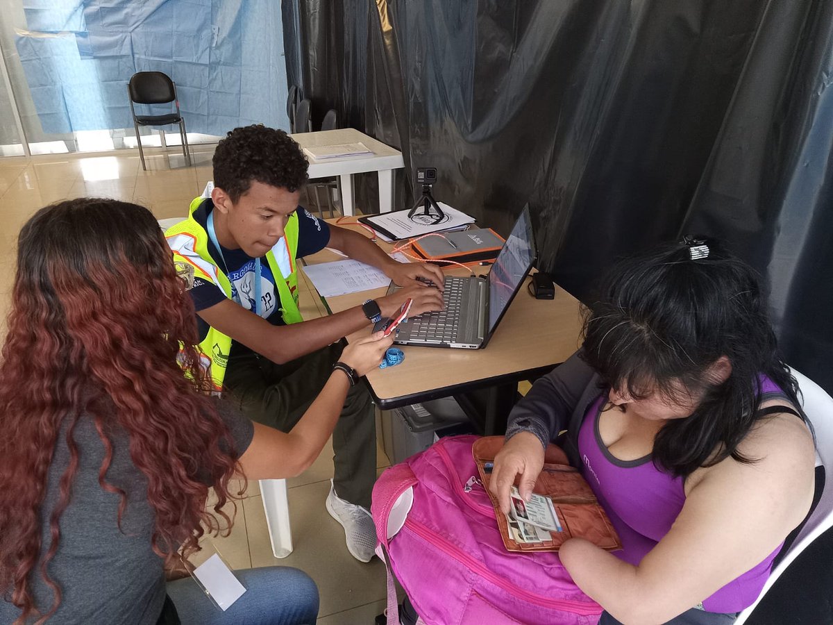 GLScienceCtr's tweet photo. The @CLEMetroSchools @GLScienceCtr Robotics Initiative students have returned from Ecuador. They provided multiple children with new 3-D printed prosthetic limbs and will help 15 more families in the coming weeks. Thank you @IMAHelps for allowing us to join your mission! https://t.co/gWletygIKC