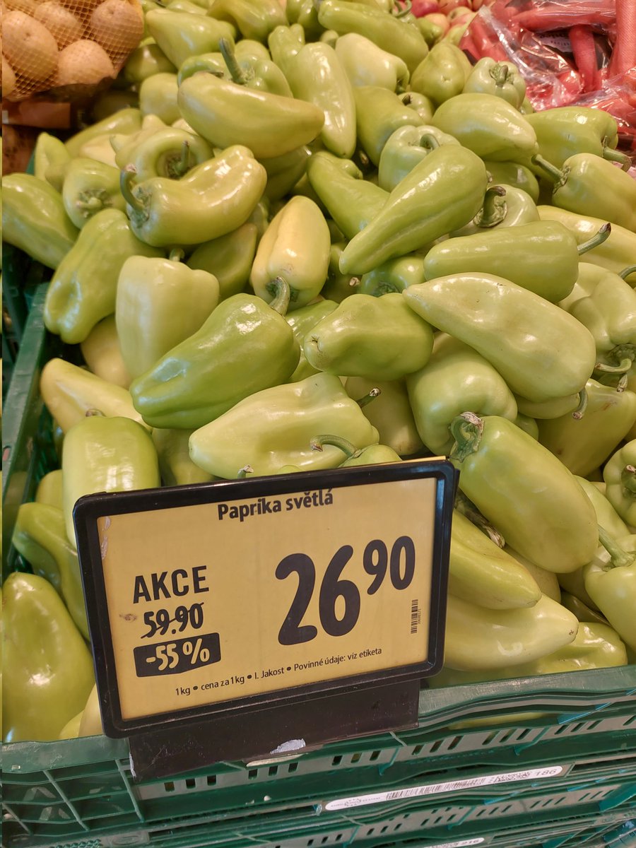 PrerovskaK's tweet photo. @KarelHavlicek_ @P_Fiala U nás v Alberu i Tesku mají papriku za 27 Kč.  Jaká je podle Vás ta správná cena? https://t.co/FhL0GqAh5S