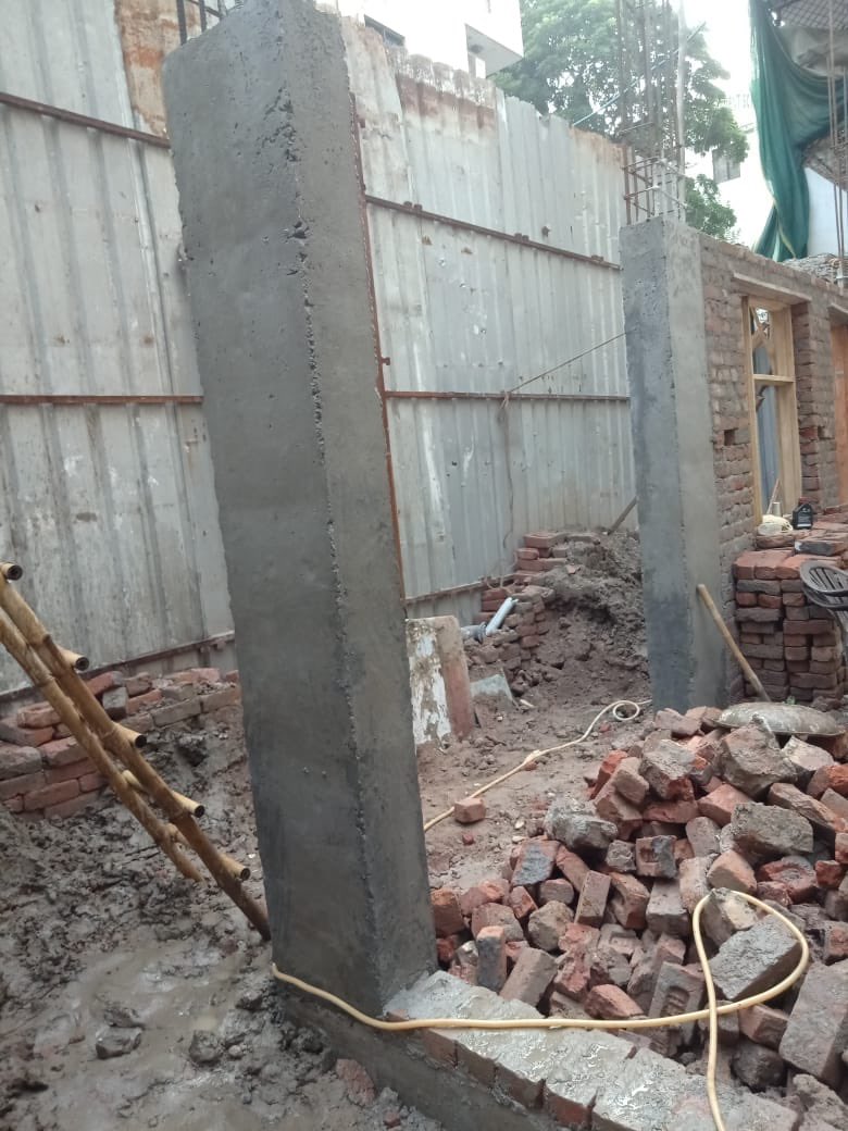 modikedeewane11's tweet photo. Unauthorised encroachment on government land by occupiers/builders by building janta flat with no Naksha may risk to life for neighbours in future plz do needful action
Flat No. G-6/308-312 and G-5/120 Sect-16 Rohini Delhi @LtGovDelhi @CPDelhi https://t.co/oCO11GfG5T
