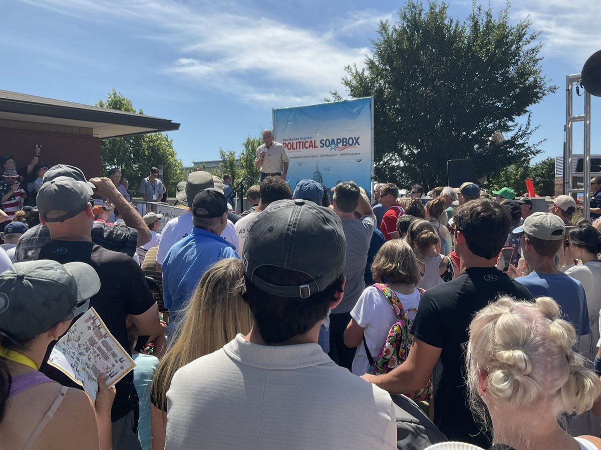 TannersDad's tweet photo. Do you think @JoeBiden will ever see an excited positive supportive crowd like this ever again? ThankYou @IowaStateFair hosting @RobertKennedyJr Political Soapbox #RFK #RFKjr @TheDemocrats #Bobby is a winner! #Winning @DMRegister #DMRSoapbox On #Iowa Proudly sharing Truth USA ๐บ๐ธ https://t.co/IOmEC0yd86