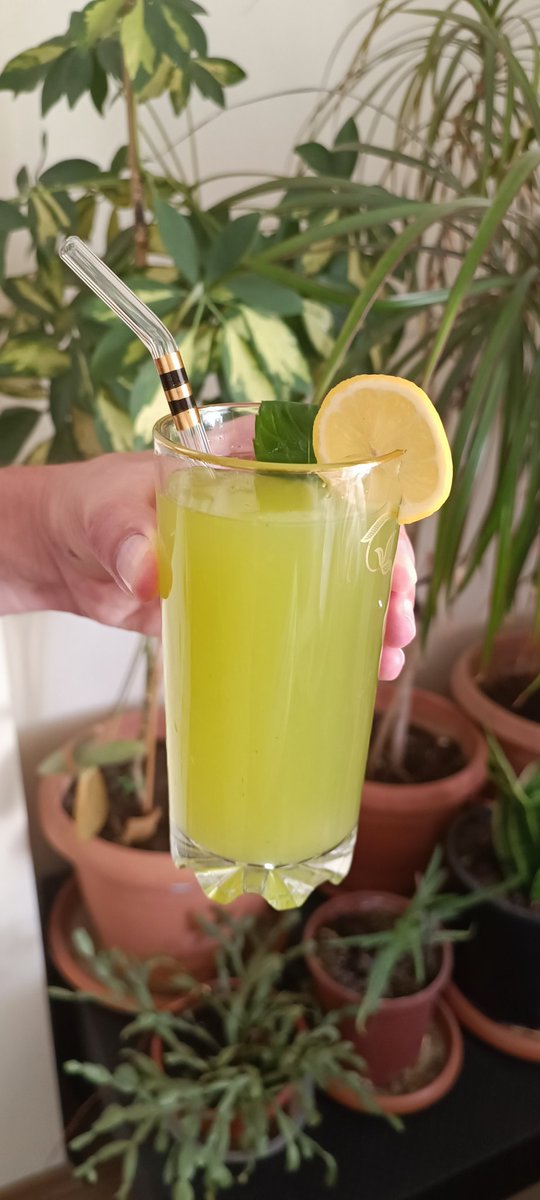 Dışarda kaş lira 100 lira 
Evde kaş lira 5 lira 
Dosta kaş lira 0 lira 

😁😁🤭🤭😬😬

Haydi buyrun beklerim 💯💯