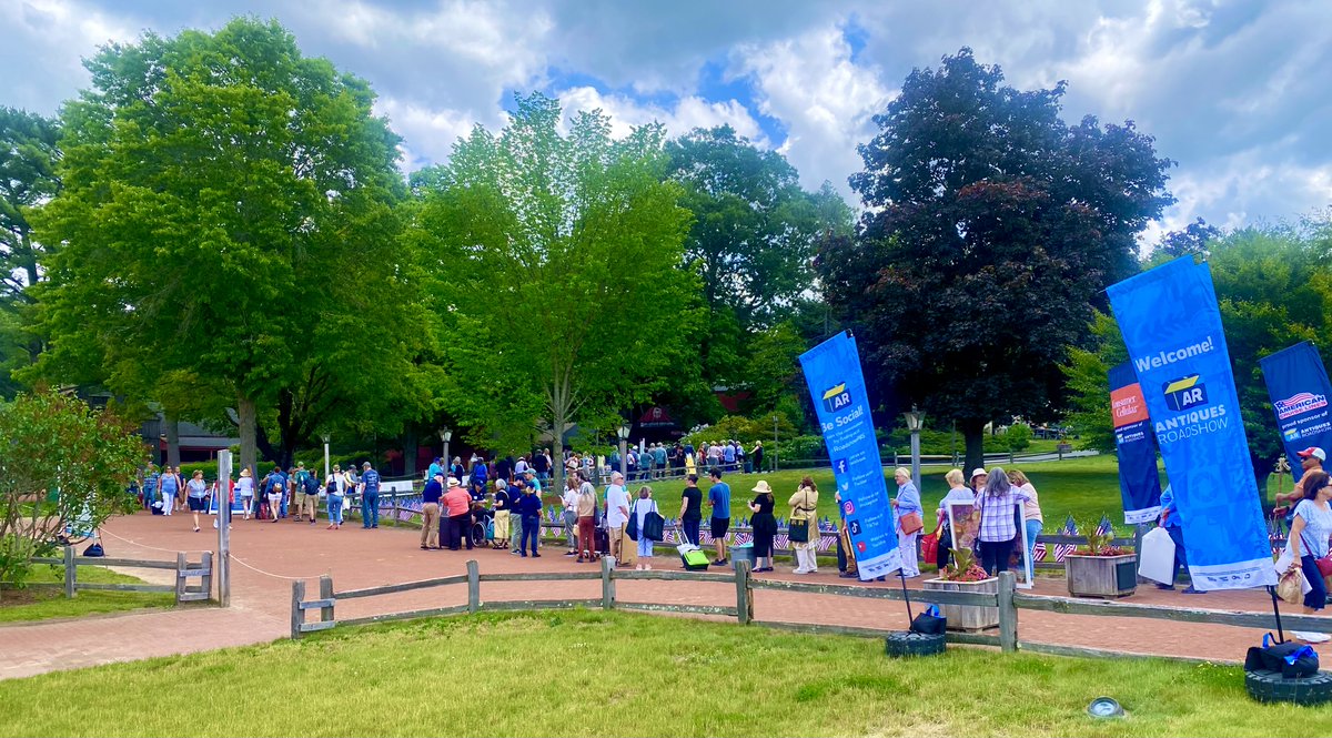 ShowRiz's tweet photo. What's it like to be at the Antiques Roadshow tour? Let me tell you... https://t.co/YBFsM54Hap .
@RoadshowPBS
@AntiqueRoadTrip
@oldsturbridge
@nytimesarts
@NewHavenMuseum
@newhavenindy
@NewHavenArts https://t.co/s7xS3Pocrq