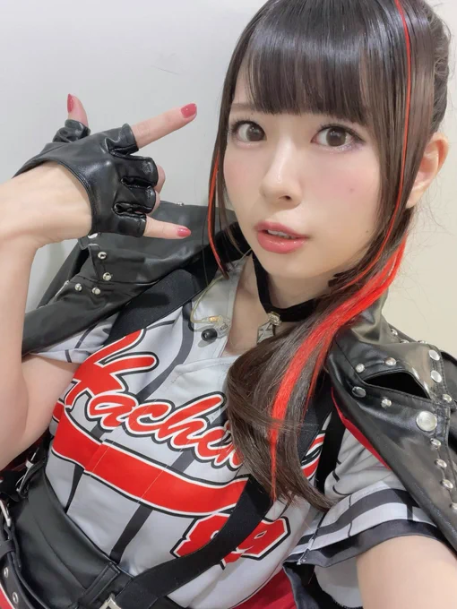 ハチサマありがとうございました! 初登場のKOKORiちゃんと、大学生になったClutch!メンバーにも監督からたくさんの声援をいただけて、とてもハートがポカポカです。 生バンドの演奏で歌えて最高に楽しかった 監督はこれからも私たちの監督ですよ約束!
