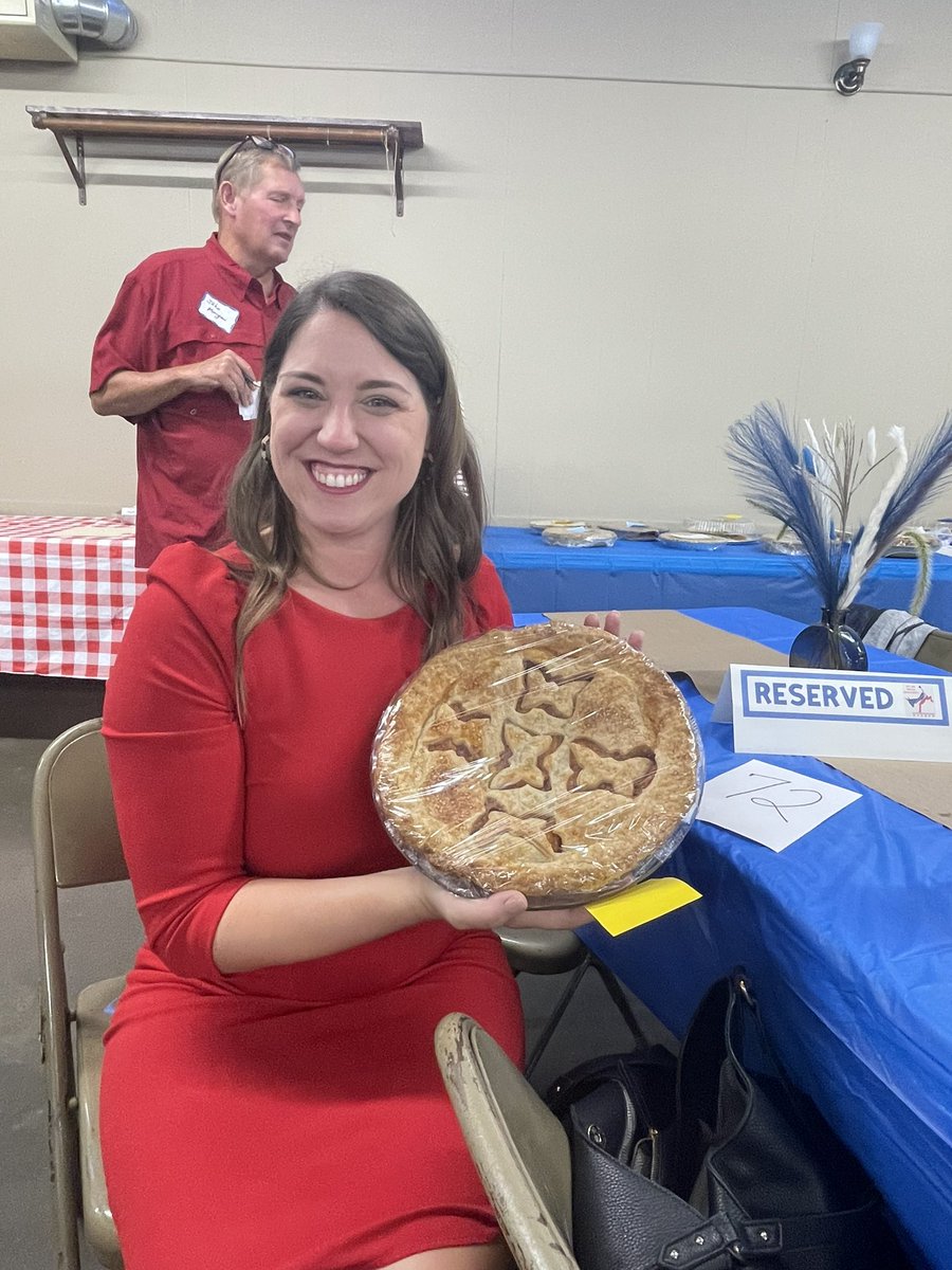 crystal_quade's tweet photo. What amazing night in Lafayette county with 200 Democrats in the room! And I made out it with one of Glenda's amazing pies. #Democrats #pieauction https://t.co/Cd3qR9QCZg