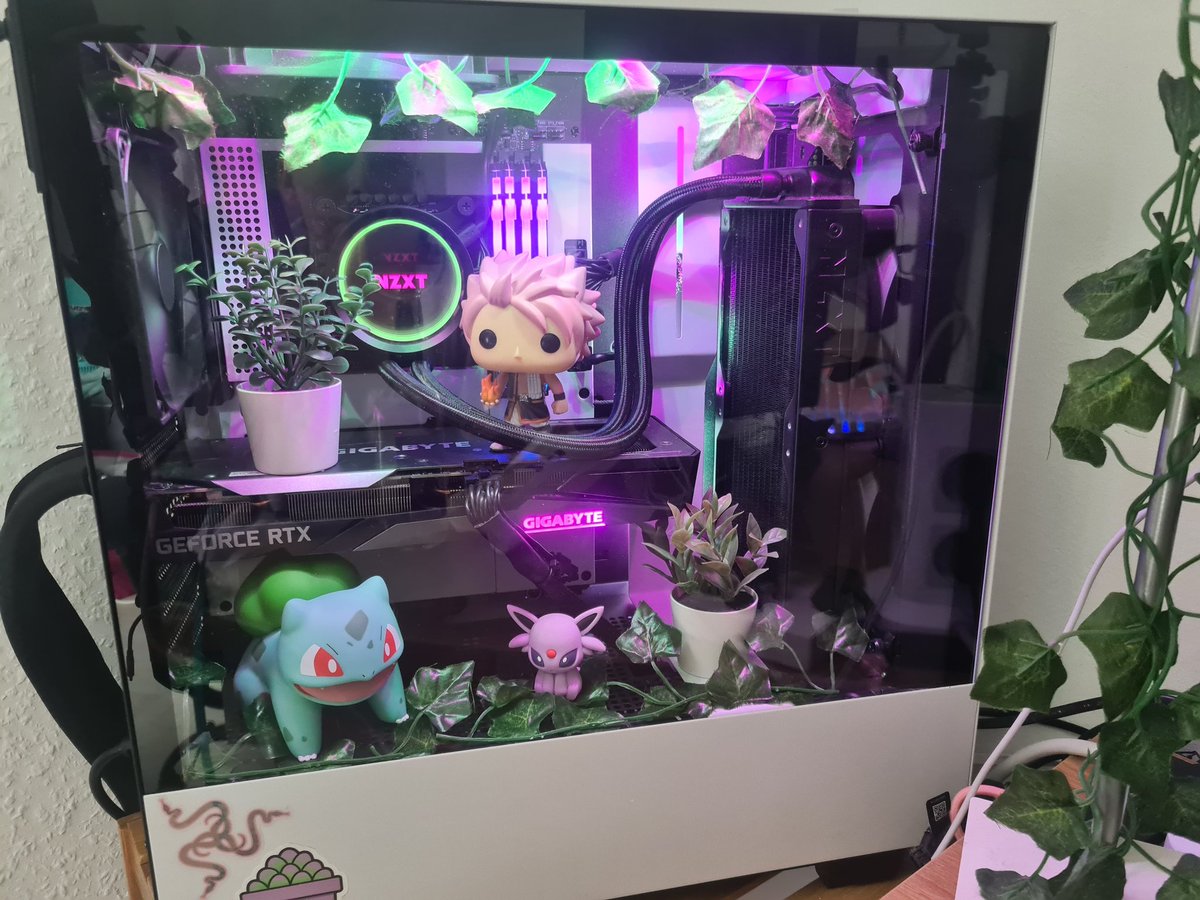 partof_minority's tweet photo. Nach dem ganzen Umzugs hin und her erstmal PC wieder hübschi gemacht 🌱💜 https://t.co/zkTqJ1NfUO