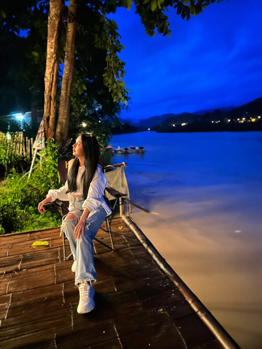 Noscyyy's tweet photo. No matter how dark the sky is, it instantly brightens up. If there was you there,,!!!😁⭐️🌙💫 #virginriverchiangrai #ดอยช้าง #เชียงราย #doichang #chiangrai #travel #thailand🇹🇭 https://t.co/CcY2GbYoLz