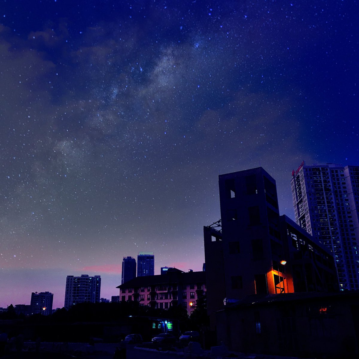 📸A photo taken with an iPhone and edited with a phone app 📸 What do you think about this photo?
#photo #MilkyWay #iphonephoto #statrail #bloganh #photographer #beauty #travel #peaceful 
Via: Bloganh.net