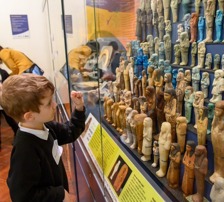 PetrieMuseEgypt's tweet photo. Tut Fest is coming to east London! Join in our family fun-packed afternoon of free ancient Egypt-themed activities @GeorgeMitchellSchool aimed at 4-12 year olds, incl. object handling, arts &amp; craft and hieroglyph-writing. 

Wed 13 Sept from 3pm 
https://t.co/JZ6P2S3ykr 🧵 1/2 https://t.co/95DF1C27qZ