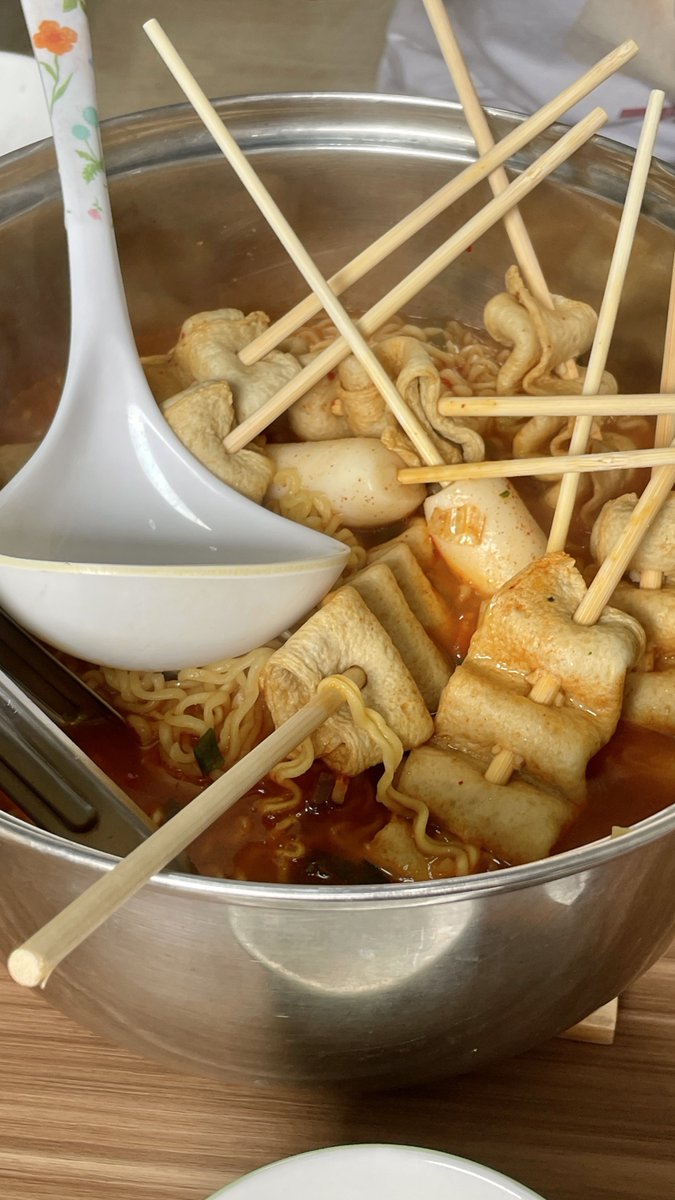 여행가서 아침에 눈 뜨자마자 먹는 라면이 제일 맛있다