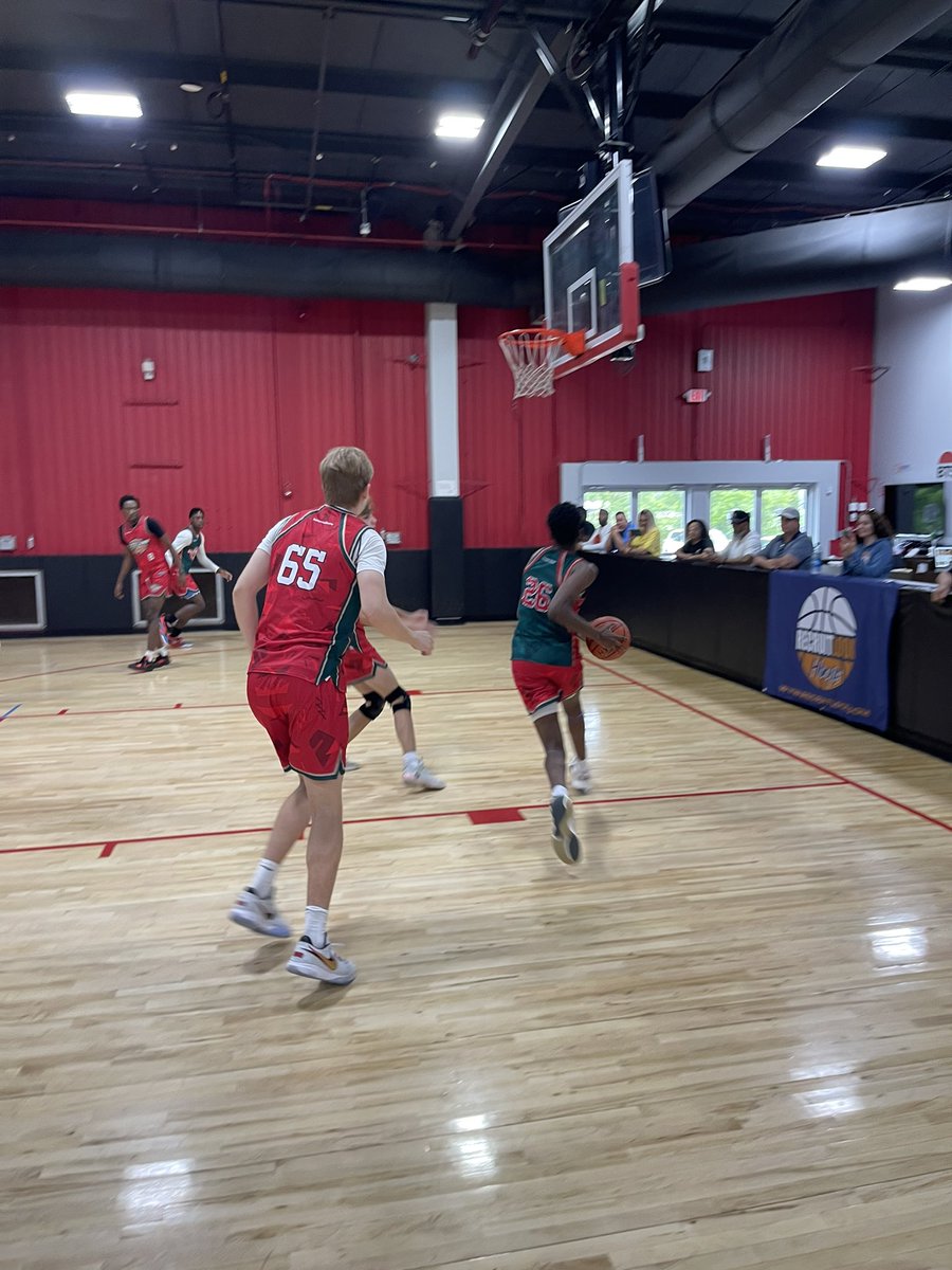 RL_Hoops's tweet photo. Final games of elite camp have begun! #RLHooops https://t.co/68dXNsrQpm