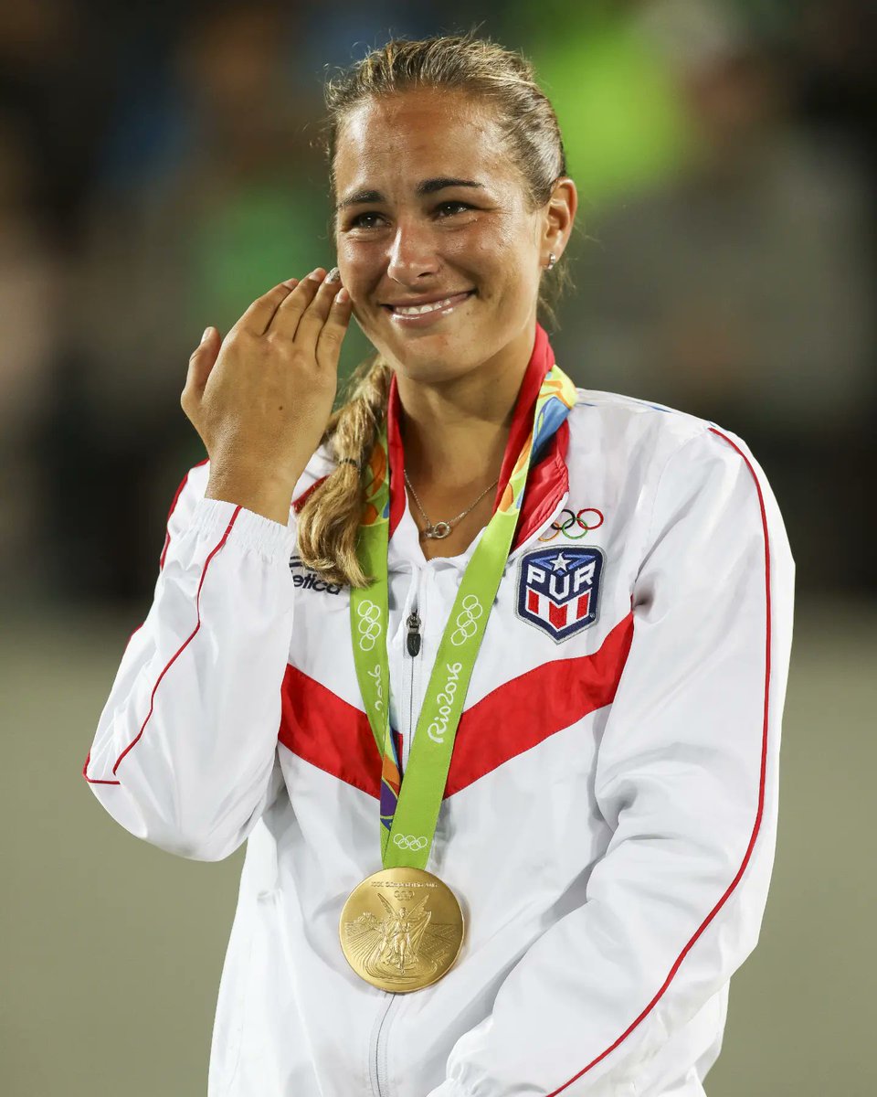 ComiteOlimpico's tweet photo. Un día como hoy, hace 7 años, sonó La Borinqueña por primera vez en unos Juegos Olímpicos 🥇
Celebremos el triunfo histórico de nuestra tenista, Mónica Puig en los Juegos Olímpicos de Río 2016.
Su gesta le dio a Puerto Rico su primera medalla de oro olímpica y marcó su huella en la historia deportiva puertorriqueña.
¡Gracias eternas Mónica!