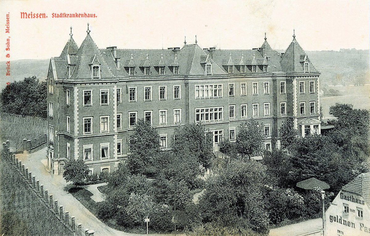 HartUvTheMatter's tweet photo. (continued) Random photos of #OldWorld buildings I collected because I liked them: https://t.co/fF7nIMaS9f