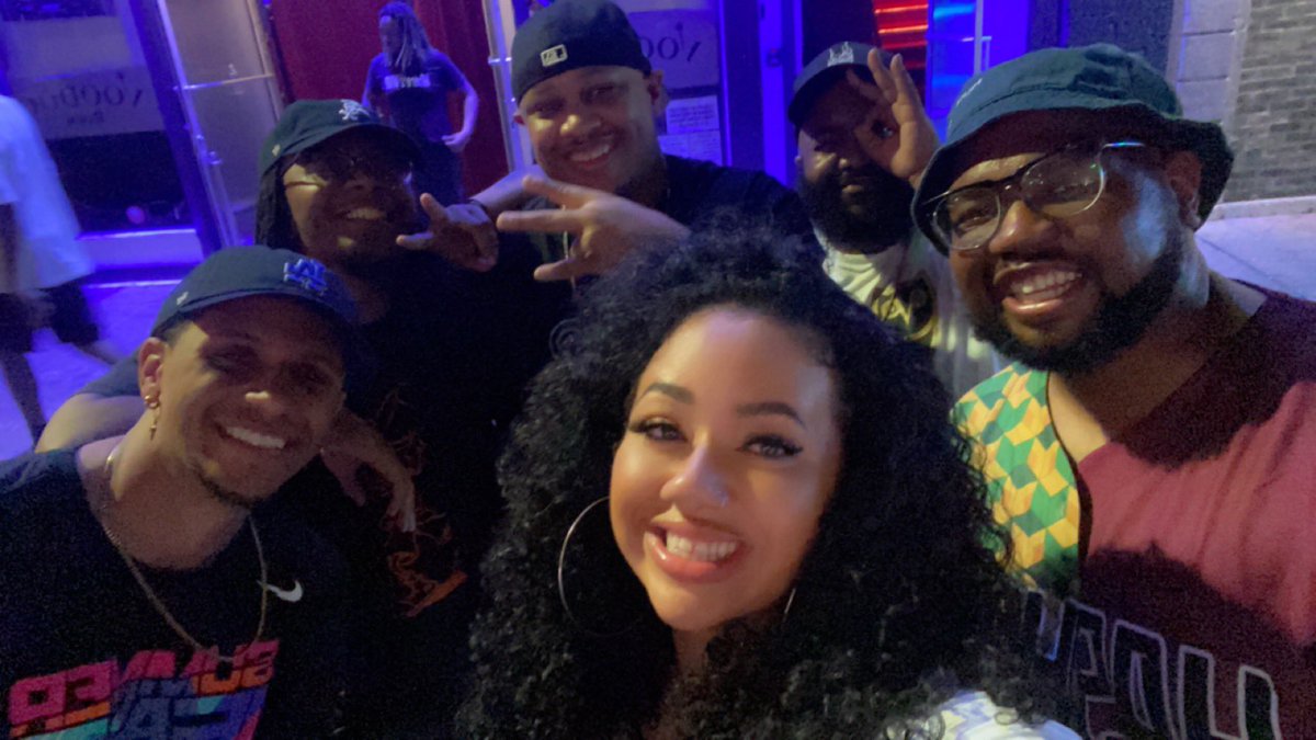 MiszJones's tweet photo. W night with the most amazing people! @KrossedUp @itz_DaeDae @_YoungPhenom21 @Iso_Lowe @BlackGoldRoger #CrewCrew 🦥💚 https://t.co/V39mSLTGGG