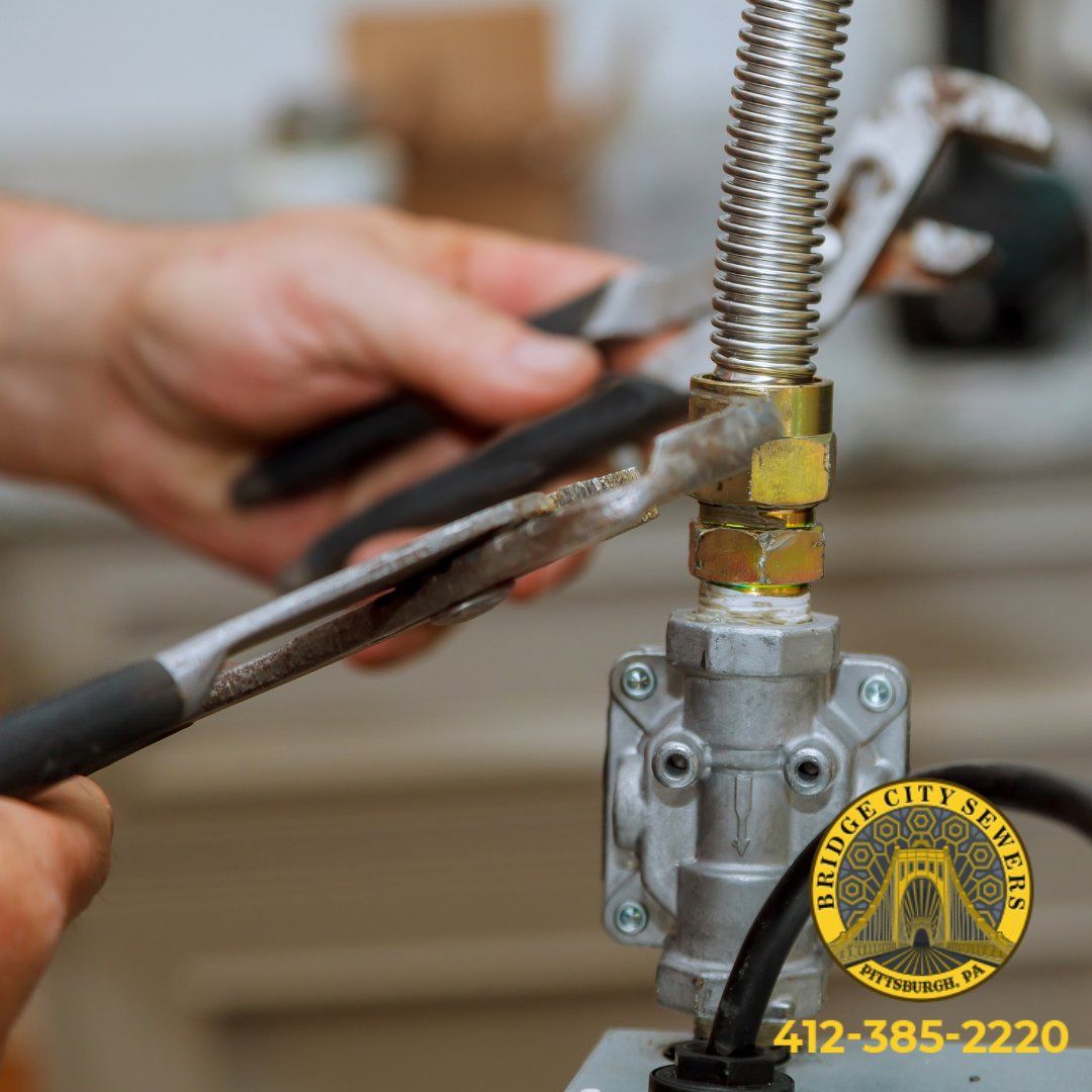 BrgCitySewers's tweet image. Safety first! If you suspect any issues with your gas line, don't take risks! Call Bridge City Sewers immediately. Protect your home and loved ones from potential hazards. Your safety is our priority!

#GasLineSafety #ProfessionalPlumbing #BridgeCitySewers