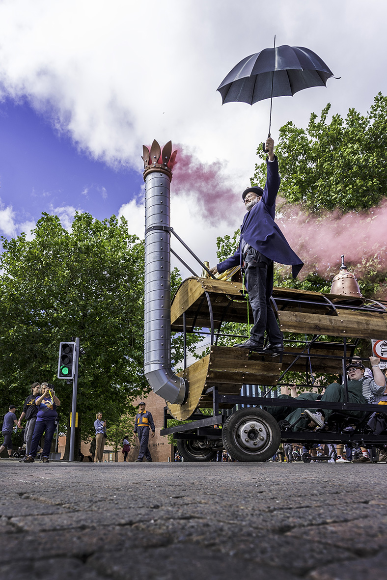 eye4photo_uk's tweet photo. Rocketman     

#seriousnonsensefestival #stephensonsrocket #culture #prescot #knowsley #streetperformer #candidphotography #streetphotography #streetphoto https://t.co/H7Te2GIpuM