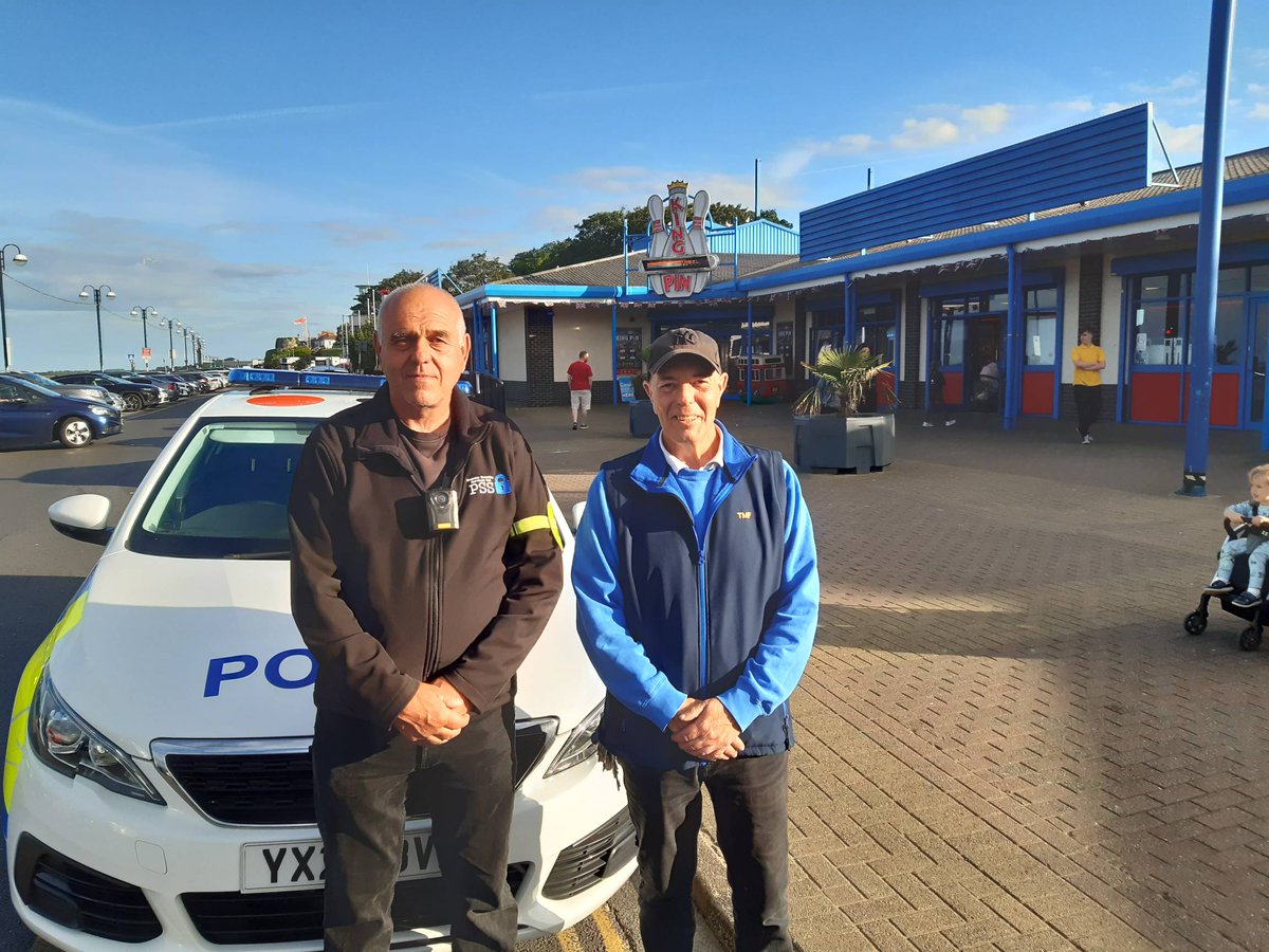 HumberbeatNEL's tweet image. Happy retirement &amp;amp; thank you to our friend Mick on his last shift this evening on Cleethorpes seafront, Mick has always been supportive &amp;amp; very helpful to the Cleethorpes Police Team #Cleethorpes #humbersidepolice happyretirement  #seafront  #cleebeach