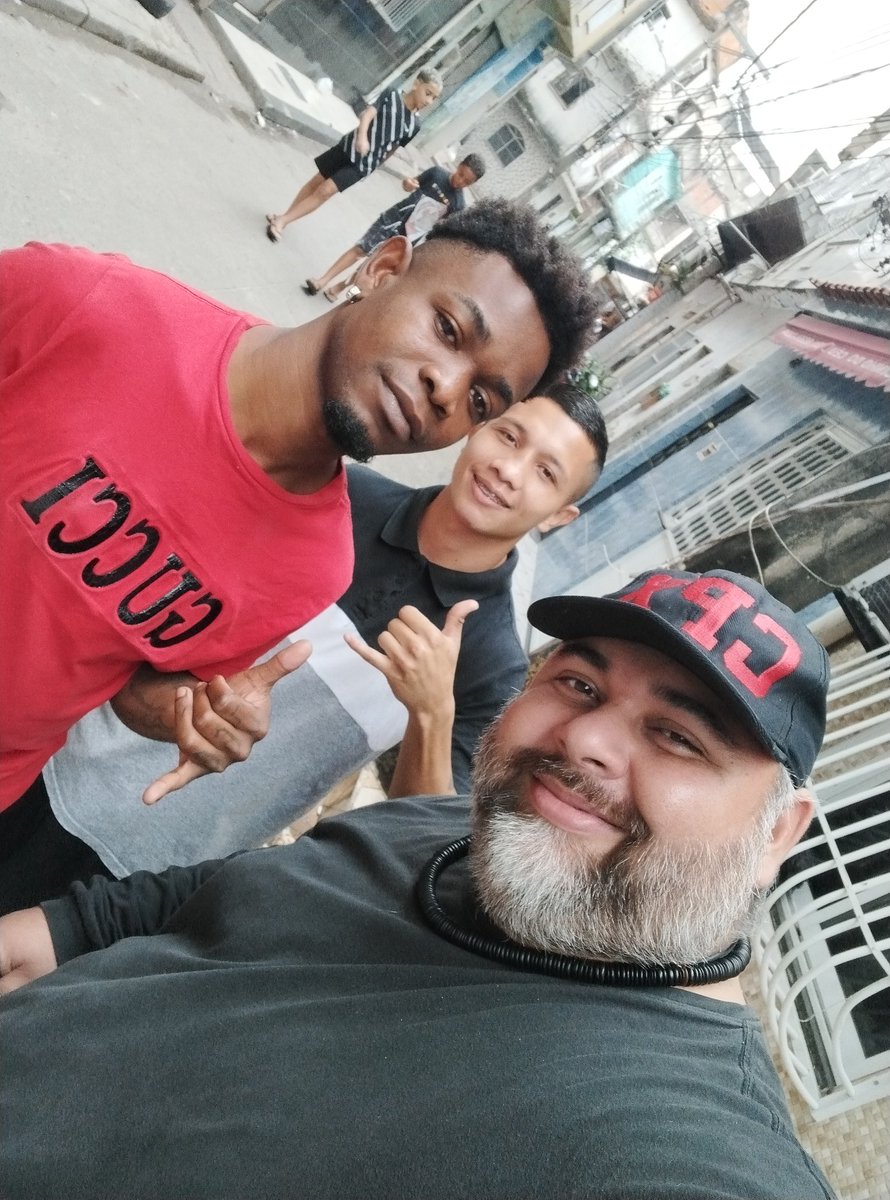 eunaldinho's tweet photo. Los hermanos de Cali e Bogotá. Manos Berinjela e Pepino. https://t.co/Ir8y9gs2ed