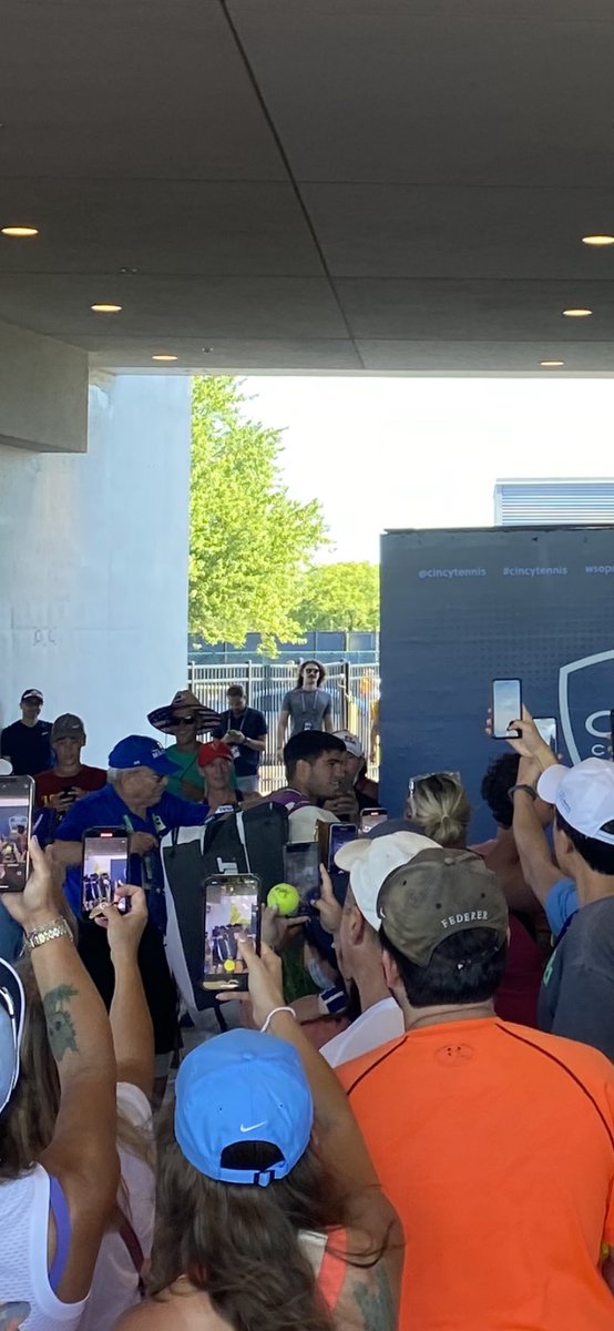 ABrownDrums's tweet photo. Earlier today, watched @carlosalcaraz arriving at @CincyTennis .

#cincytennis #wsopen #carlosalcaraz #tennis #cincinnati https://t.co/SMZ3m5wJB1