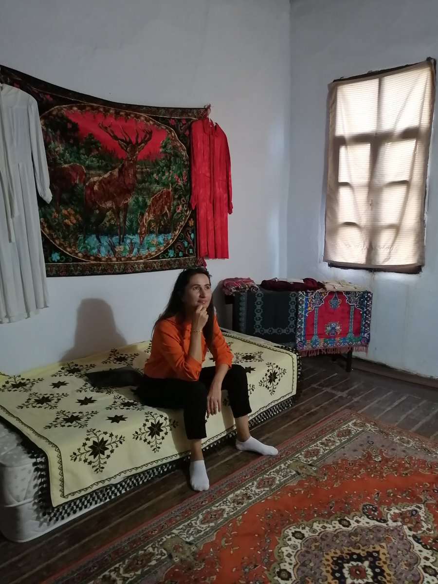 besti_10's tweet photo. Eskiden çok şey yoktu lakin her kes mutluydu. Şimdi her şey var şükür yok, geçinme derdi yok... 😏yok işte.. https://t.co/cCNq1axewF