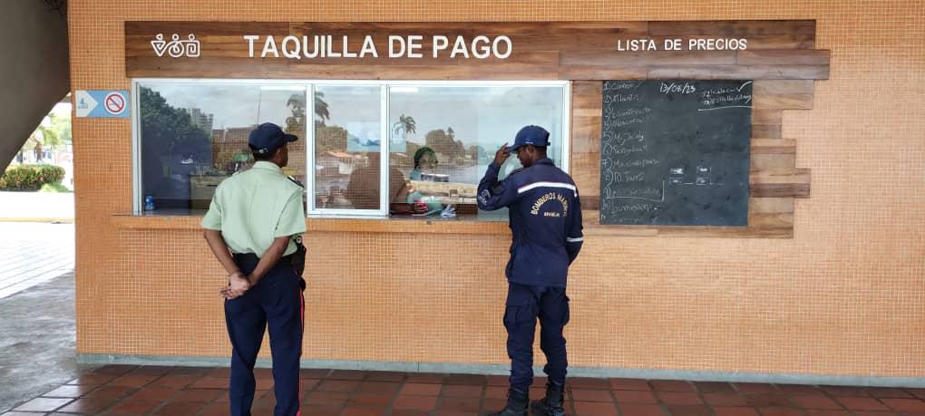inea_venezuela's tweet photo. #13Ago #VacacionesSegurasINEA
Nuestros compañeros de la @Capiptocarenero pasan revista a embarcaderos/playas y creando conciencia acuática #hoy #domingo para resguardar a los turistas.
#ComprometidoconlaVenezuelaAzul #VamosARecrearnos https://t.co/ejVbMBoj0l