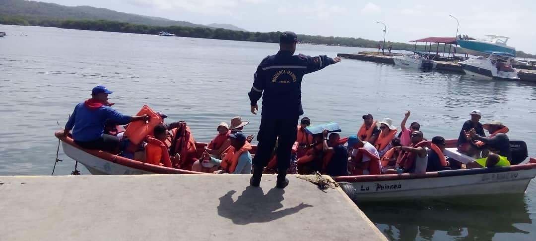 inea_venezuela's tweet photo. #13Ago #VacacionesSegurasINEA
Nuestros compañeros de la @Capiptocarenero pasan revista a embarcaderos/playas y creando conciencia acuática #hoy #domingo para resguardar a los turistas.
#ComprometidoconlaVenezuelaAzul #VamosARecrearnos https://t.co/ejVbMBoj0l