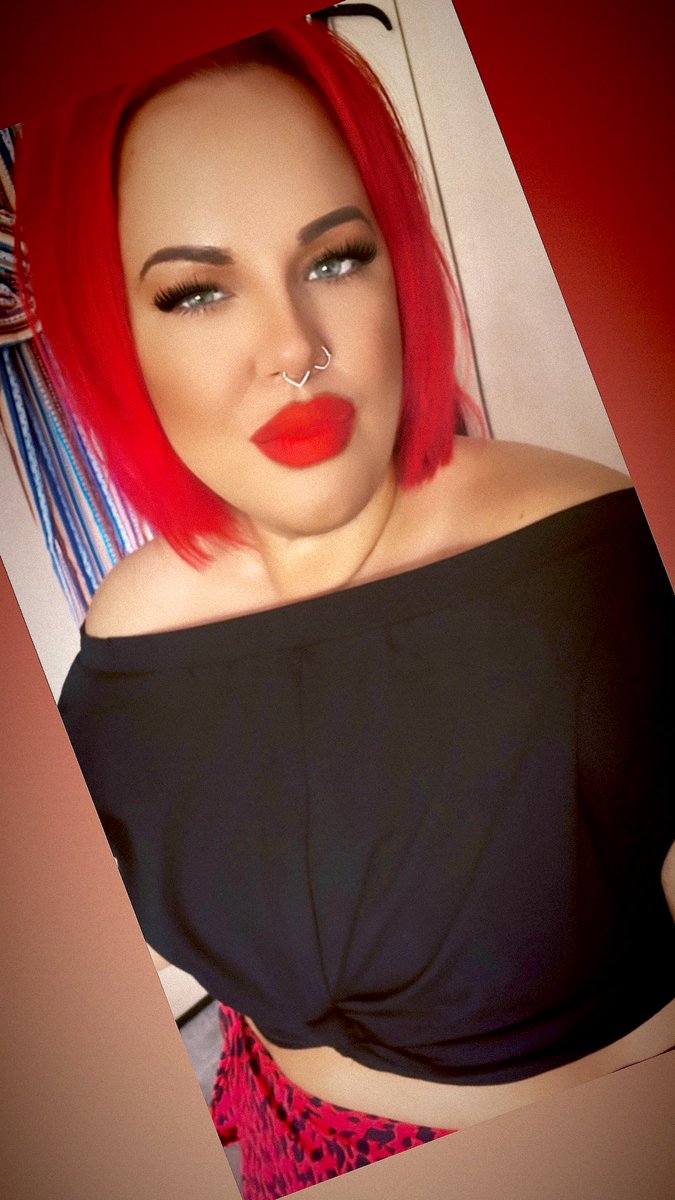 Only 5 more sleeps till I’m sunning myself in Santorini! ☀️🍹👙😎