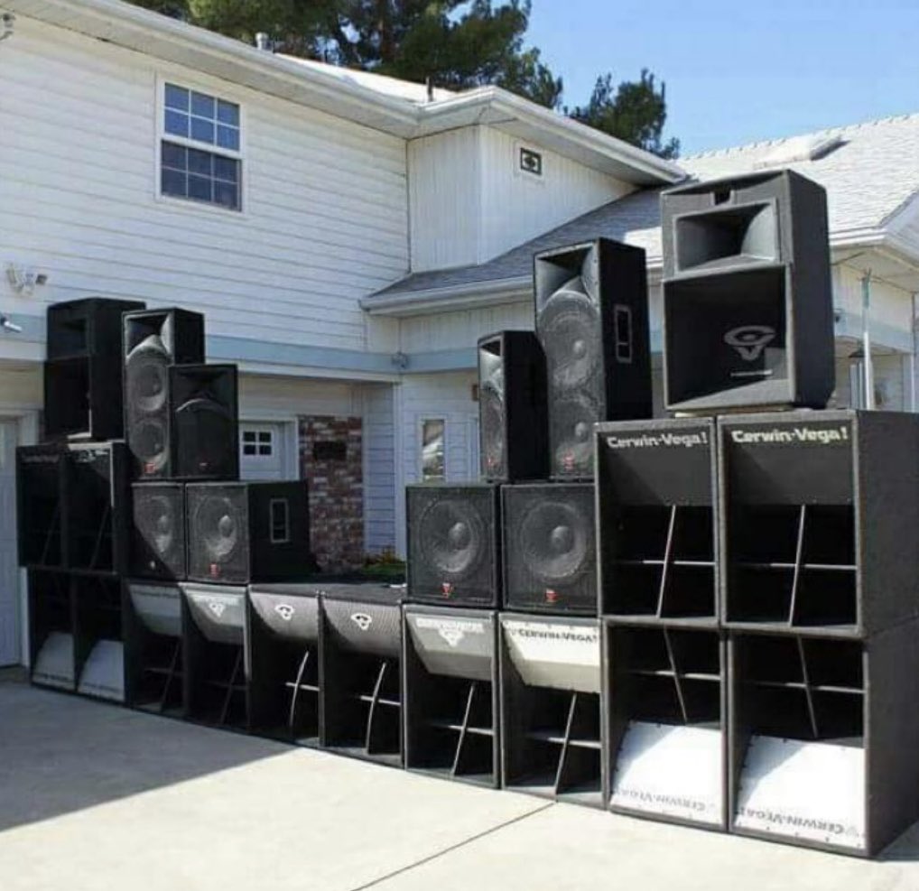 colomboclaat876's tweet photo. What's the first song you would play on this system? https://t.co/QQnnilWAZu