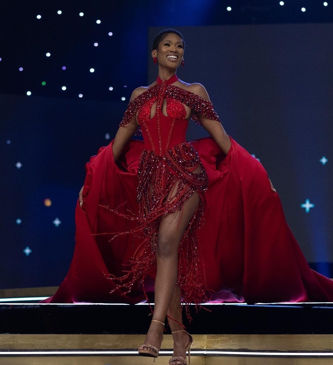 The beautiful Nande Mabala graced the stage in Gert-Johan Coetzee Couture 👑 #MissSA2023 @Official_MissSA #gertjohancoetzee