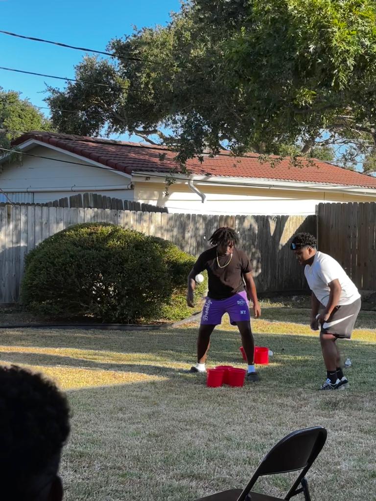 CoachGomez_SRT's tweet photo. @nolimitjakobe1 @TraeJ05 @IsaiahZamora24 @Isaacrojas70 @chaz_woolsey @RamseyMartine19 @J_Rod1_ @Coureyonehende1 @Anthony88784457 @AdrianxJ__ https://t.co/zf9LmDrUju