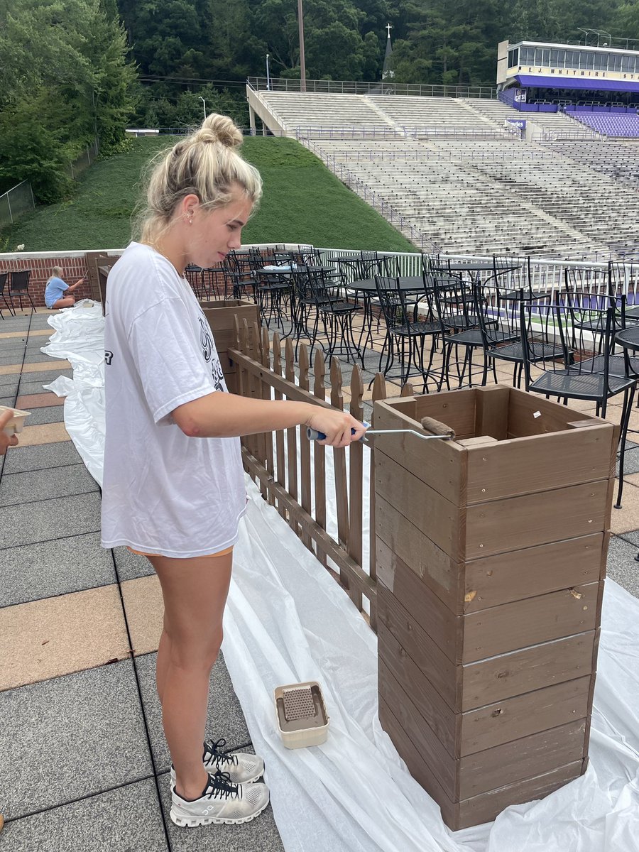 CatamountVB's tweet photo. Our players had fun this morning helping the catamount community with some painting 🎨 #wheebeforeme https://t.co/3eUbAIQVuR